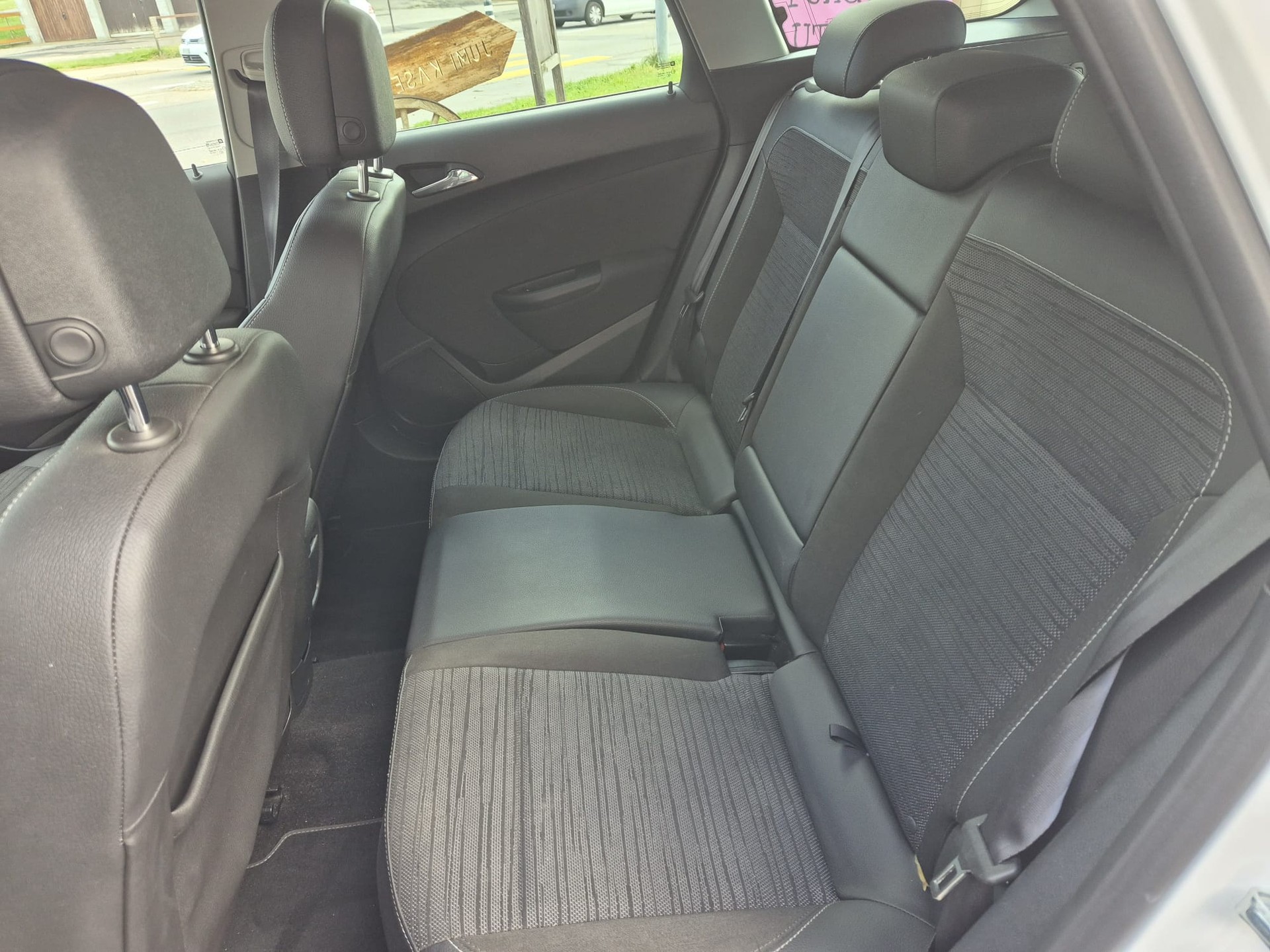 OPEL Astra SportsTourer 1.4i 16V Turbo-image-11