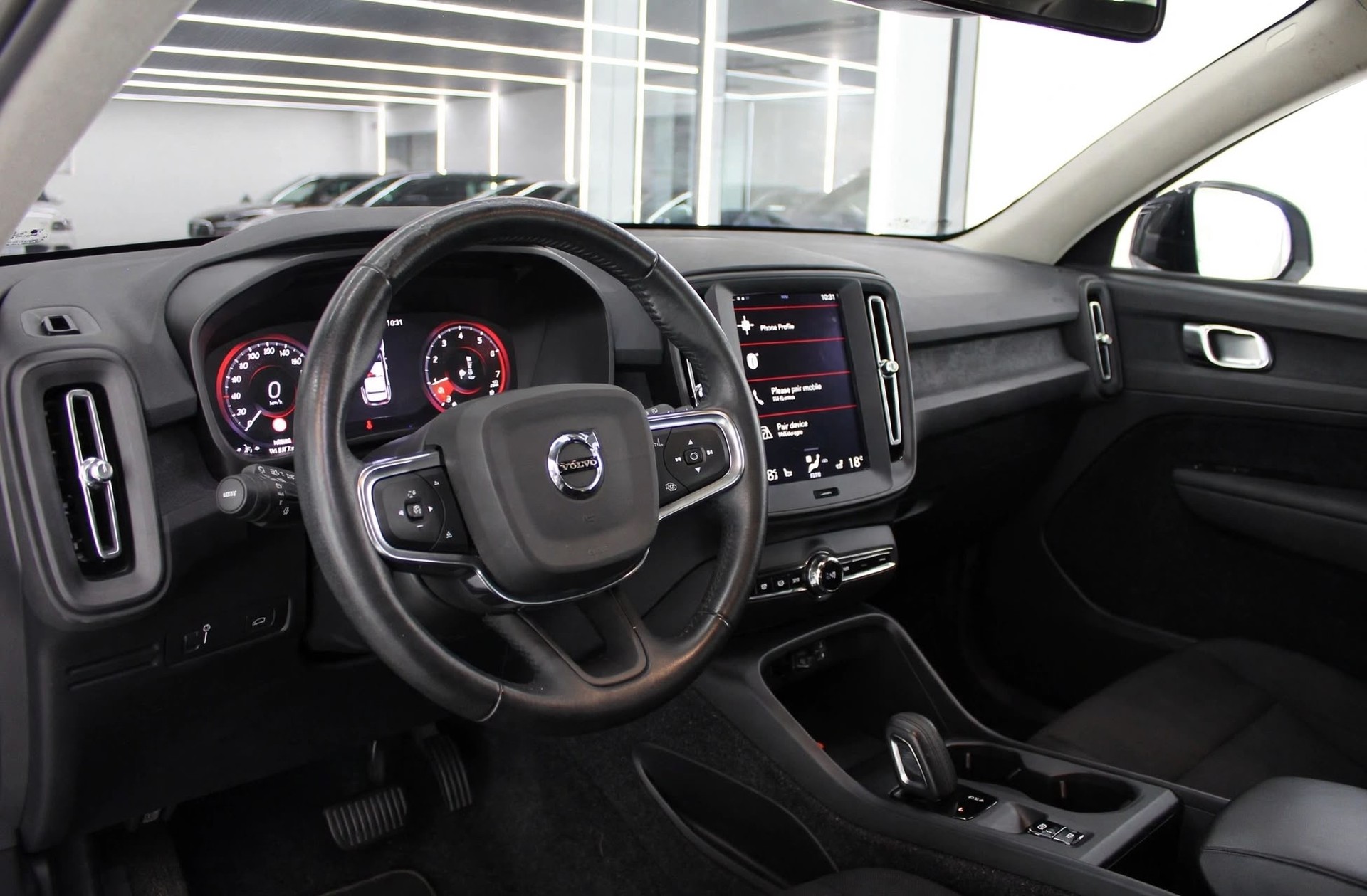 VOLVO XC40 T3 Momentum Light Geartronic-image-7
