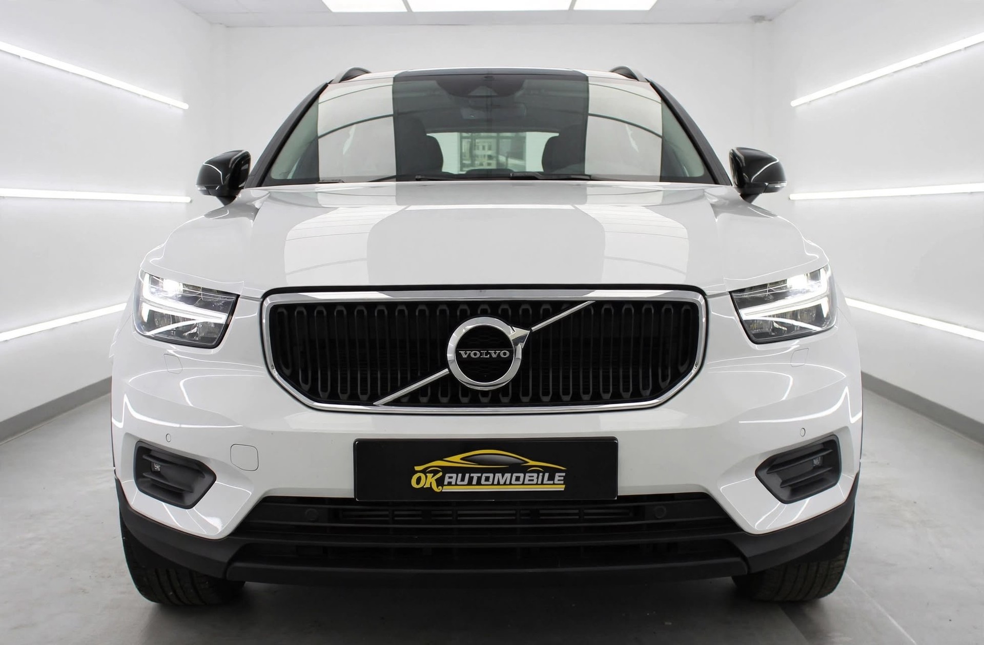 VOLVO XC40 T3 Momentum Light Geartronic-image-0