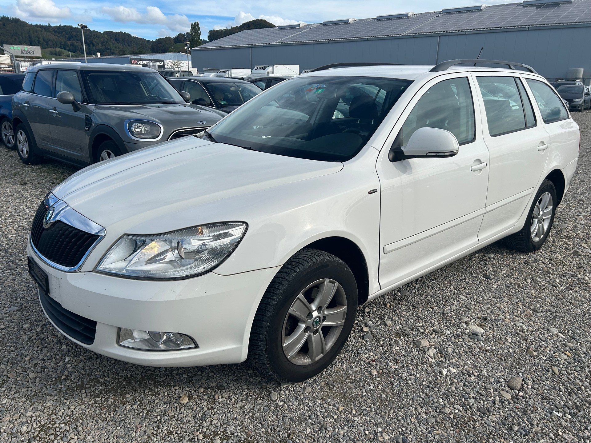 SKODA Octavia Combi 1.6 TDI Stöckli 4x4-image-1