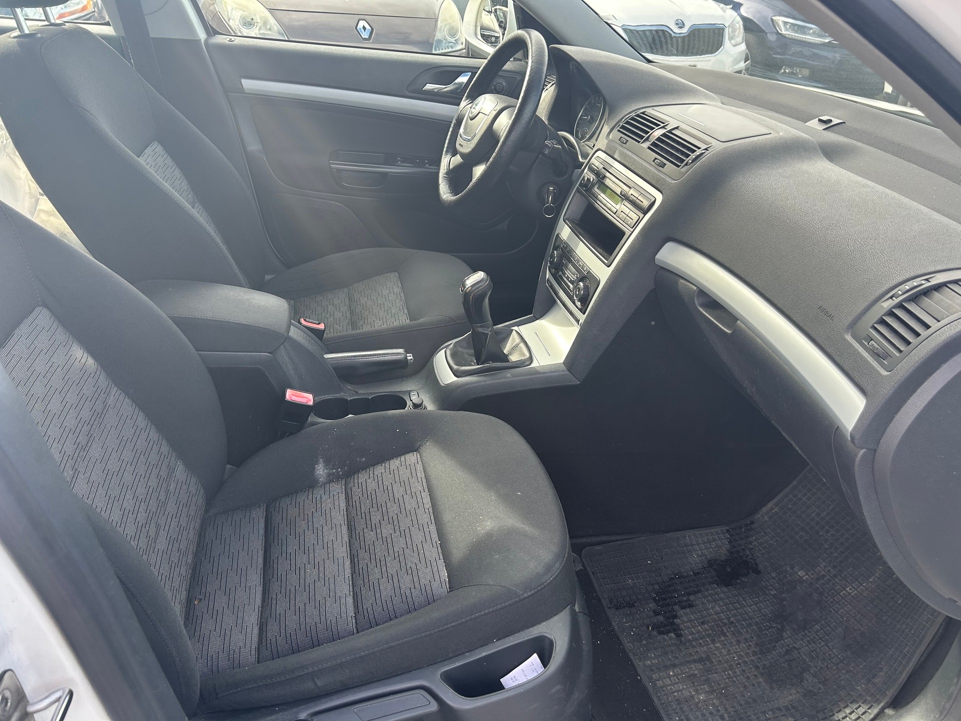 SKODA Octavia Combi 1.6 TDI Stöckli 4x4-image-9