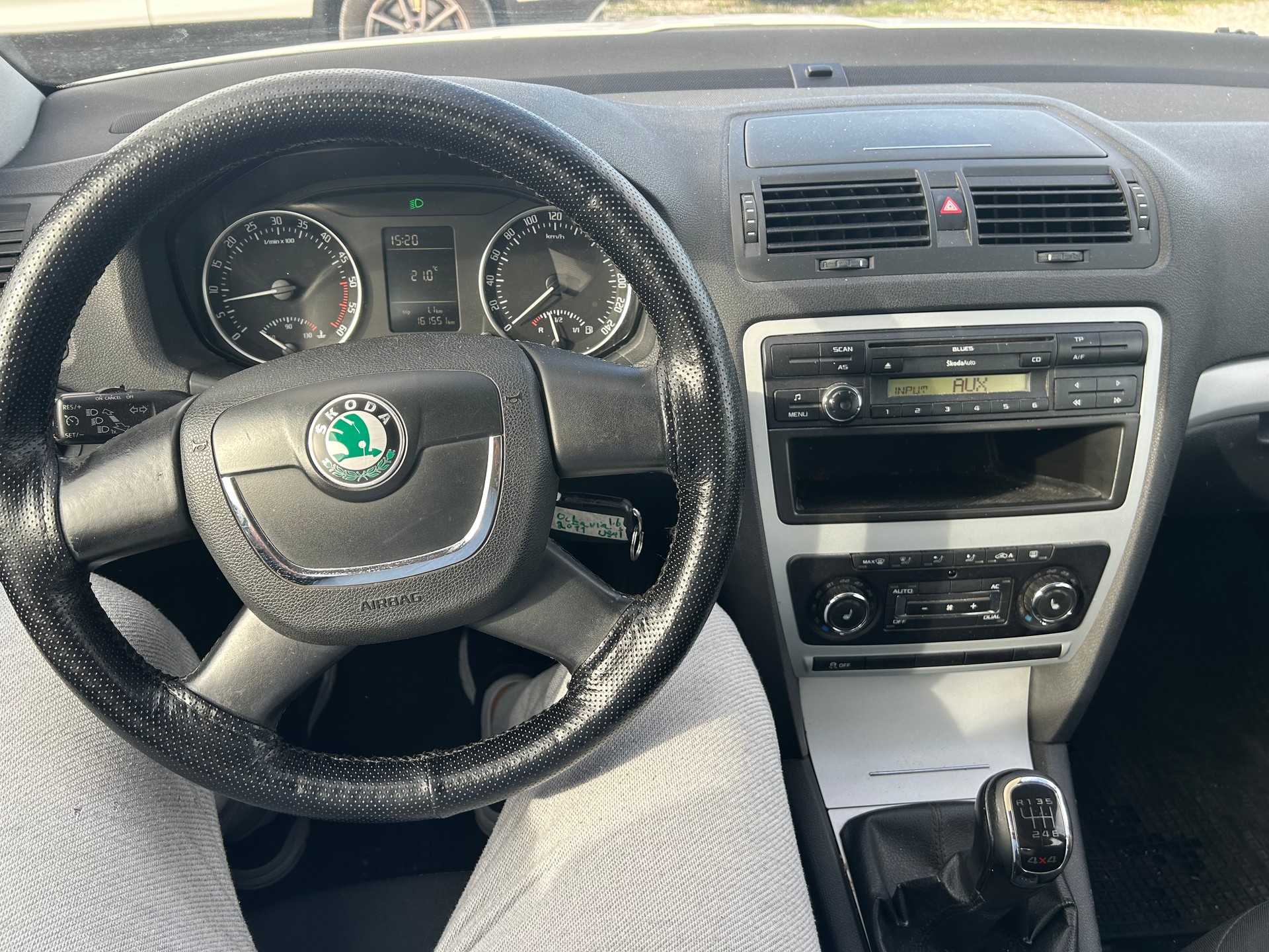 SKODA Octavia Combi 1.6 TDI Stöckli 4x4-image-6