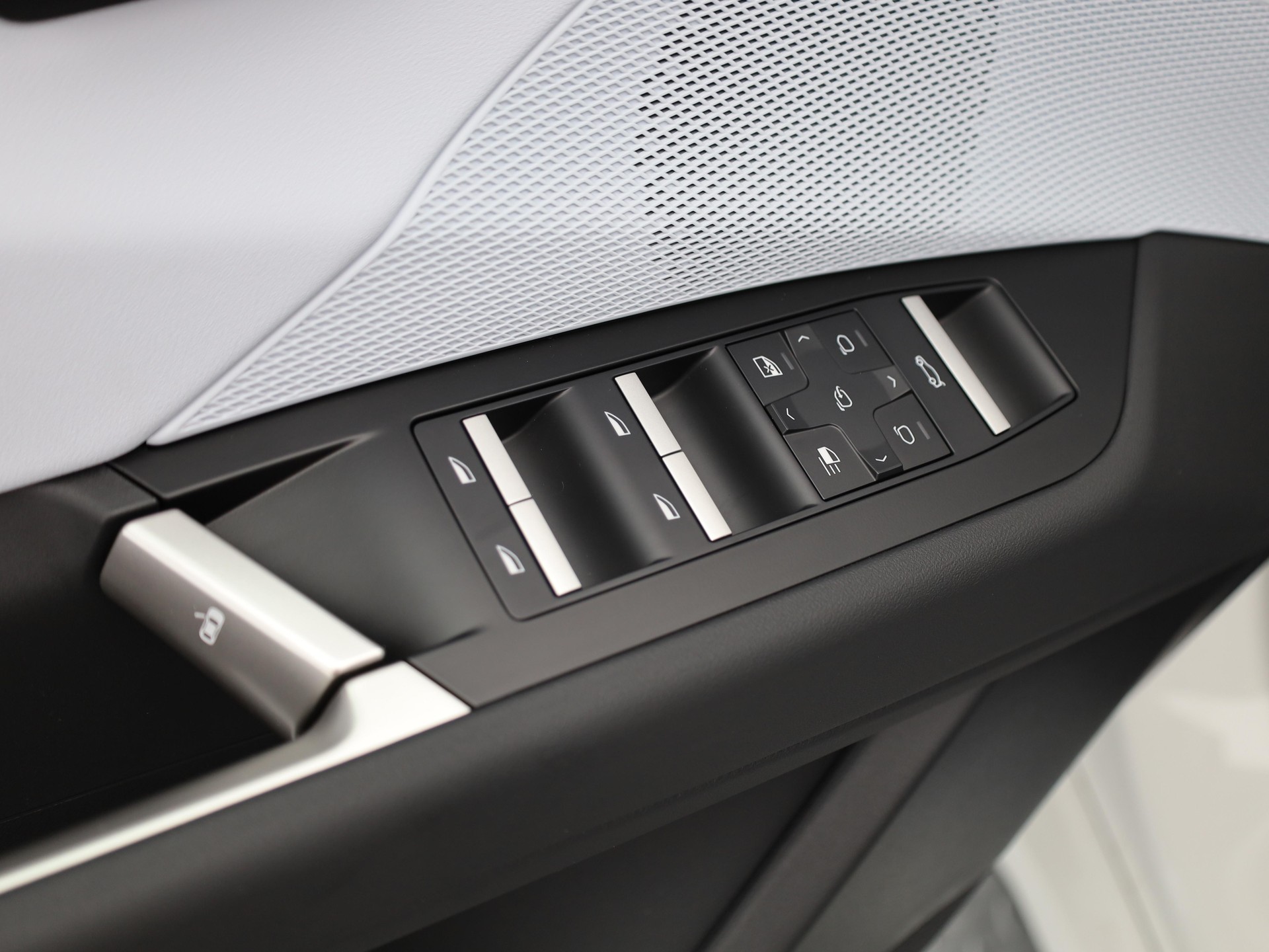 BMW iX3 NA5 50 xDrive-image-9