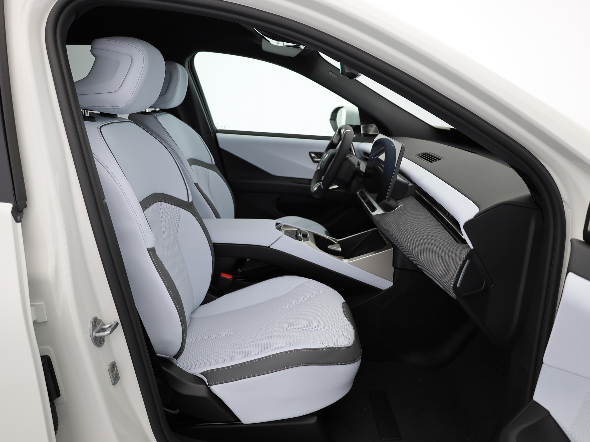 BMW iX3 NA5 50 xDrive-image-13