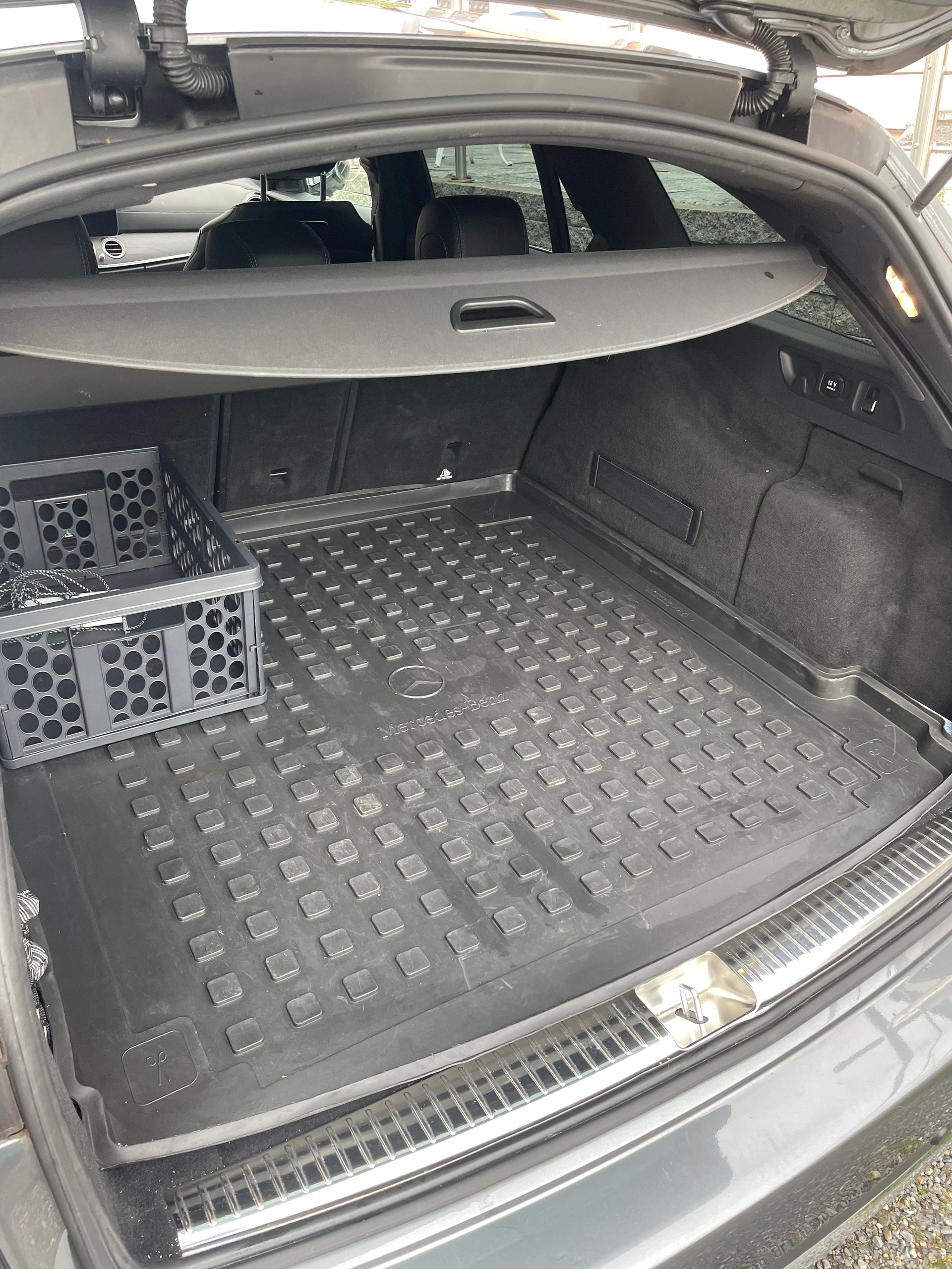 MERCEDES-BENZ E 220 d Swiss Star AMG Line 4matic-image-5
