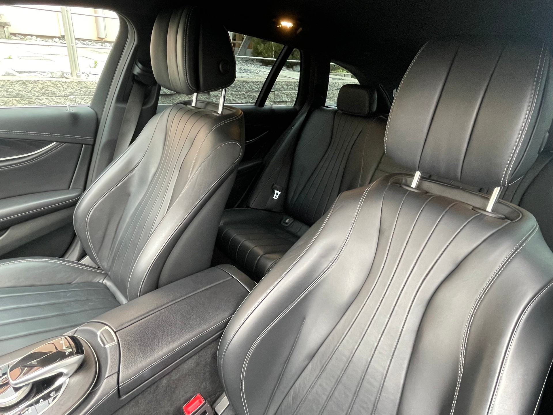 MERCEDES-BENZ E 220 d Swiss Star AMG Line 4matic-image-3