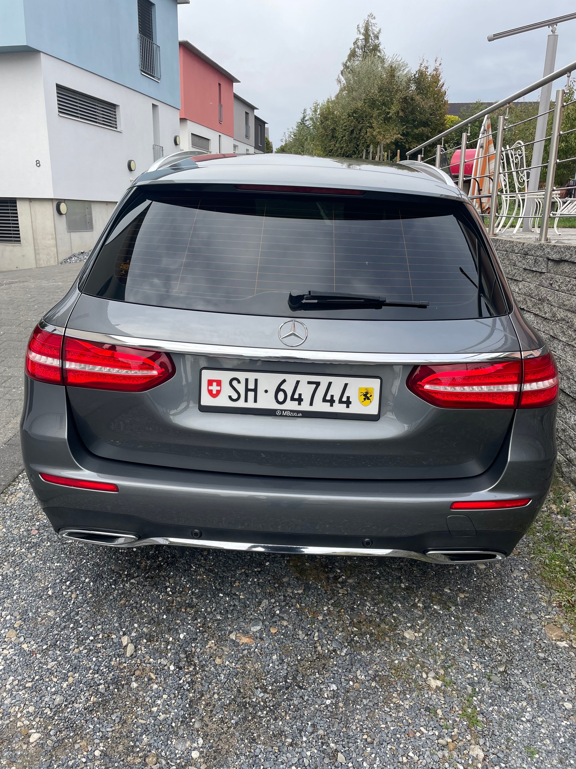 MERCEDES-BENZ E 220 d Swiss Star AMG Line 4matic-image-2