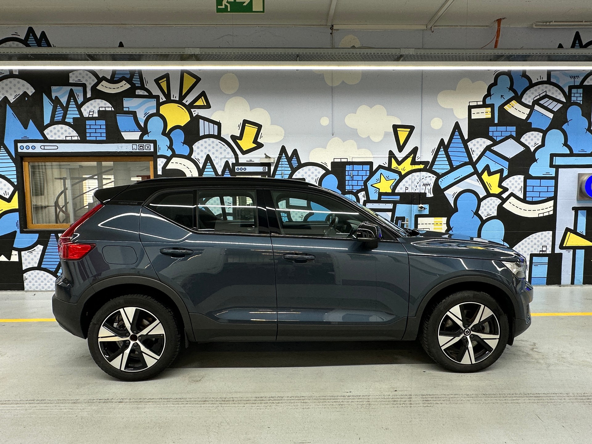 VOLVO XC40 T4 TwE R-Design DCT-image-2