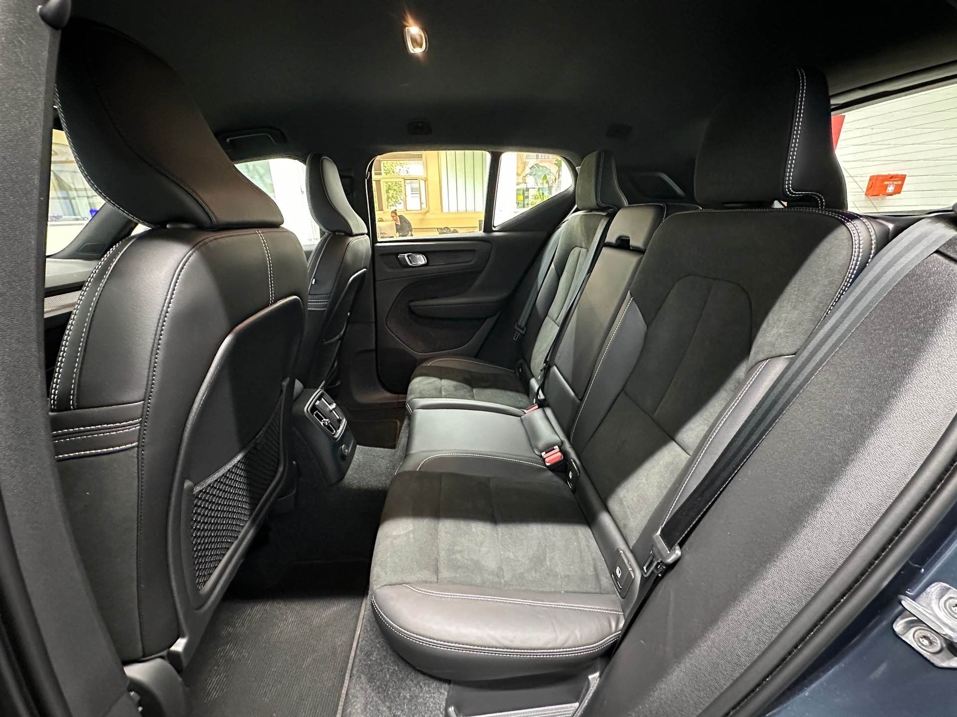 VOLVO XC40 T4 TwE R-Design DCT-image-7