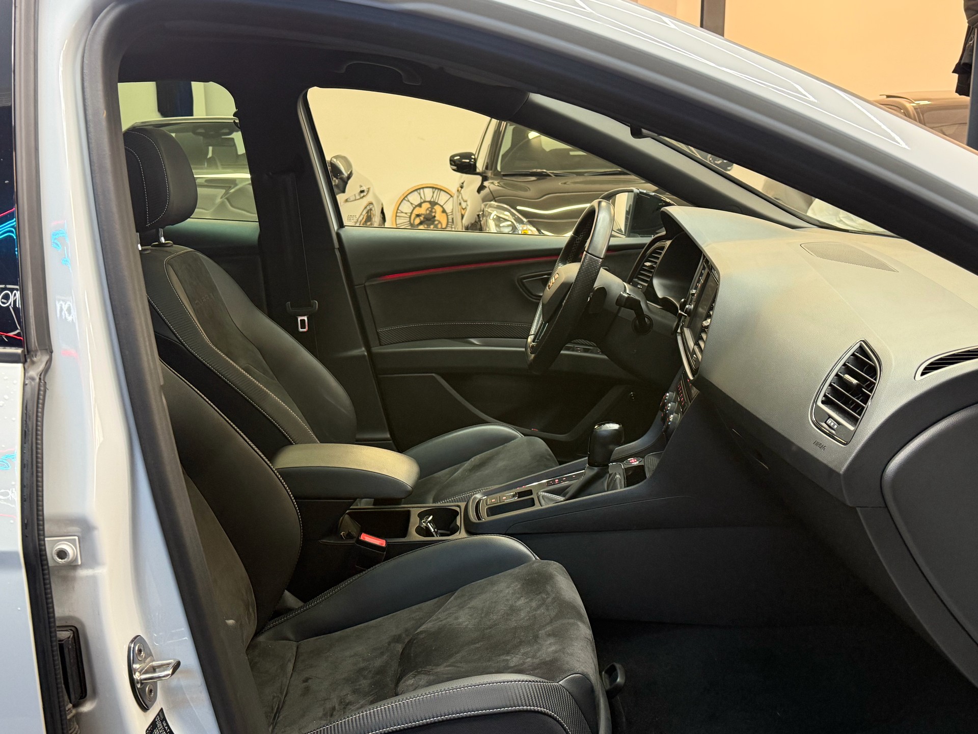 SEAT Leon 2.0 TSI Cupra 290 DSG-image-17