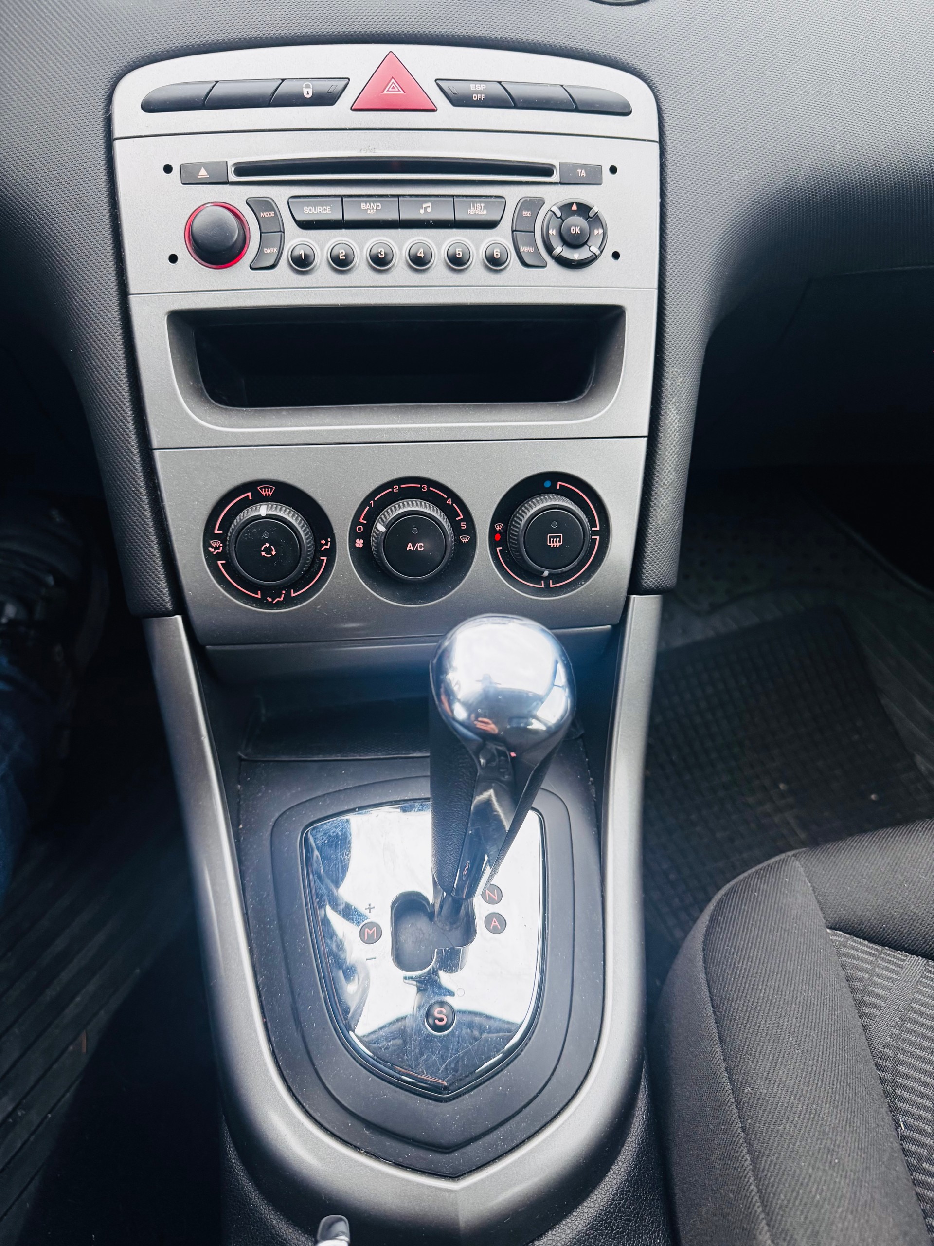 PEUGEOT 308 SW 1.6 HDI Active EGS6-image-4