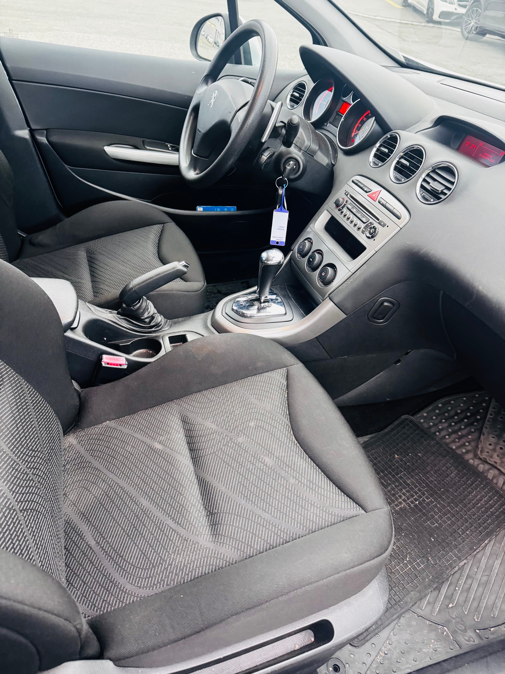 PEUGEOT 308 SW 1.6 HDI Active EGS6-image-8