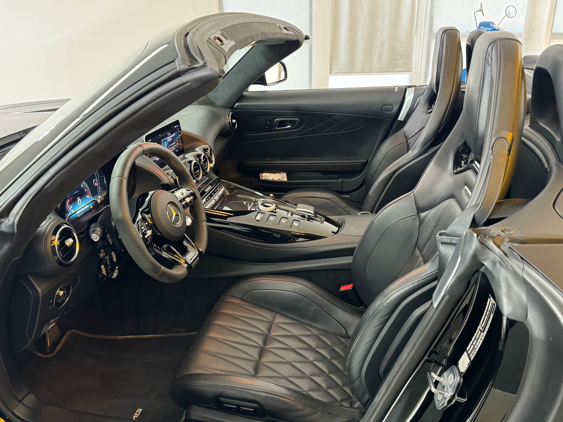 MERCEDES-BENZ AMG GT R Roadster Speedshift DCT-image-6
