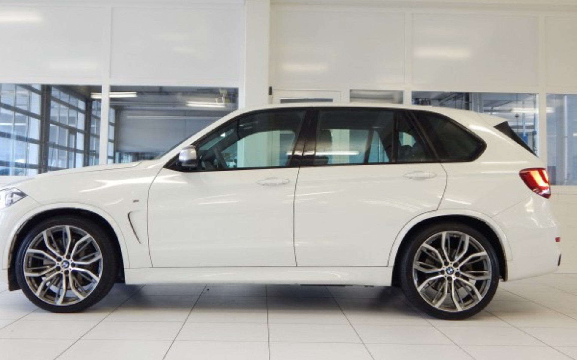 BMW X5 xDrive M50d Steptronic-image-0