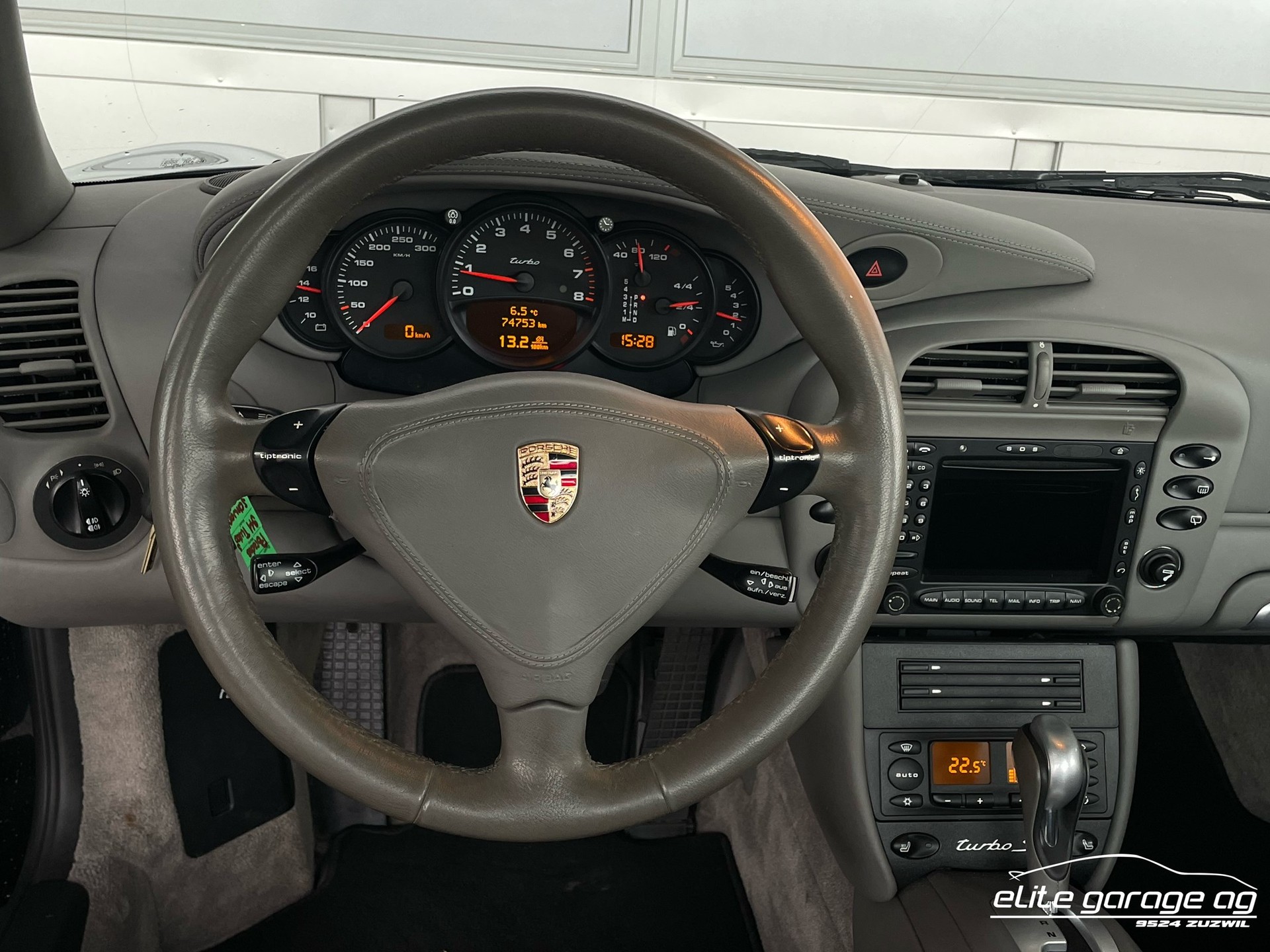 PORSCHE 911 Turbo-image-12