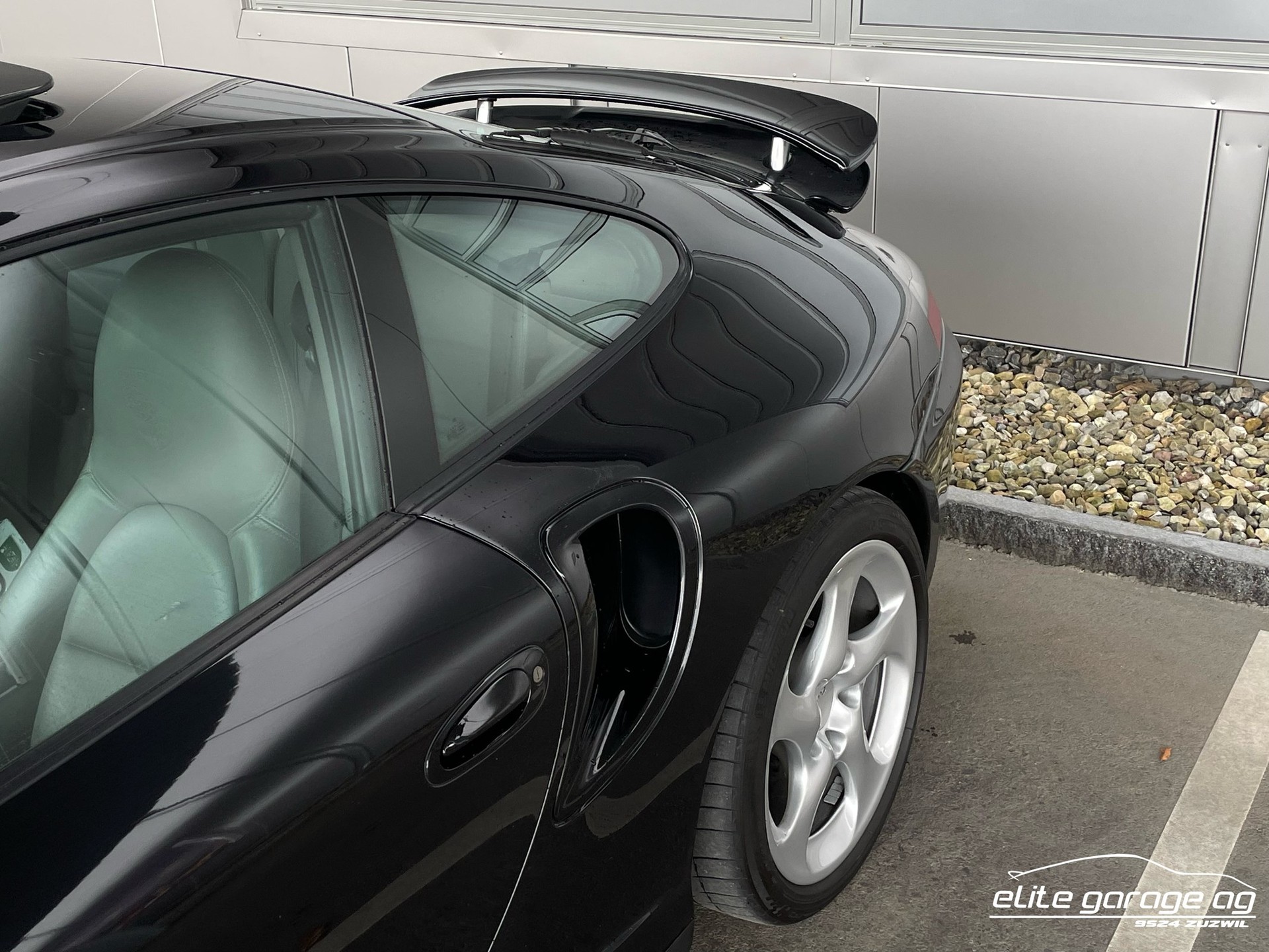 PORSCHE 911 Turbo-image-10