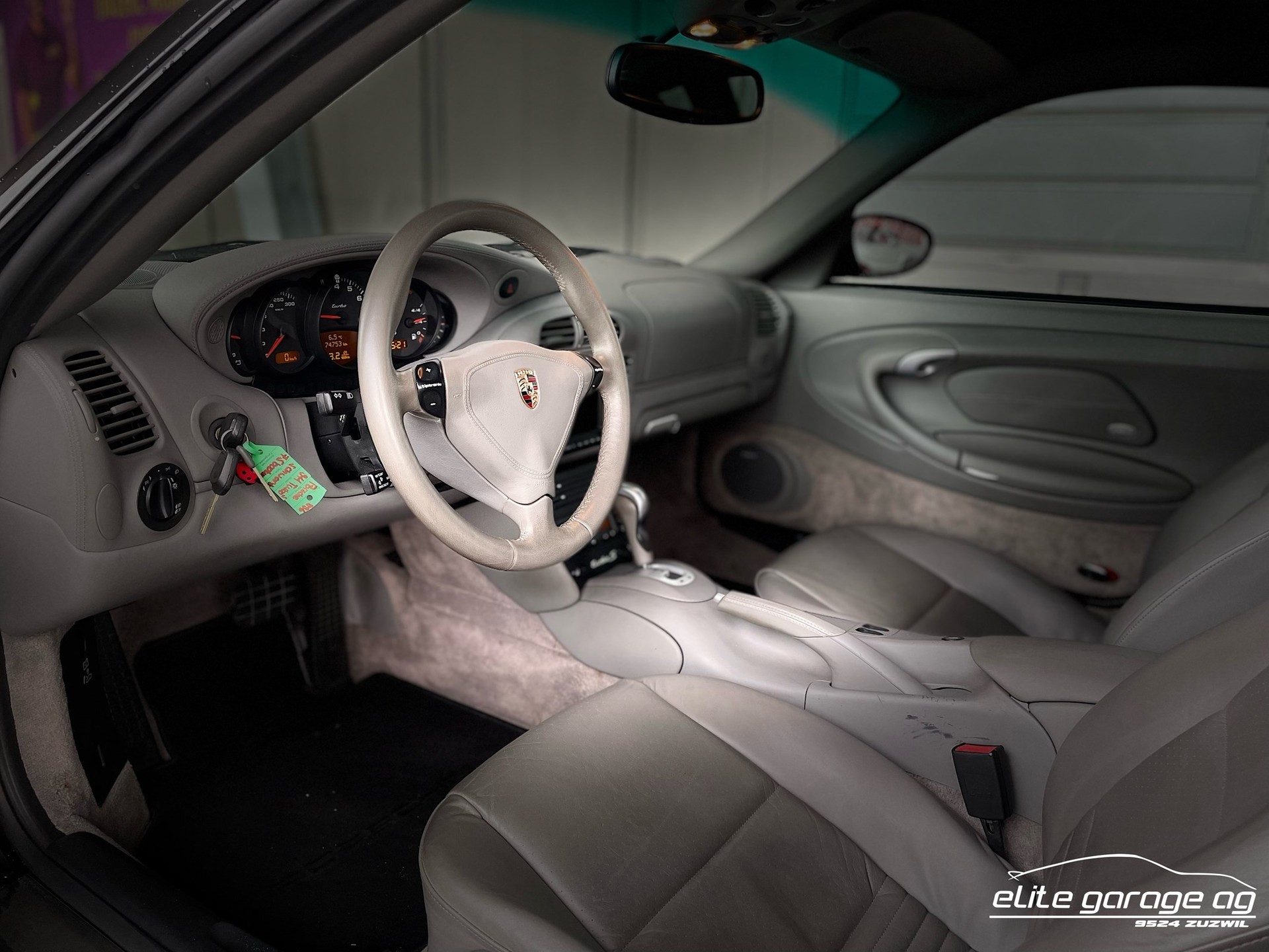 PORSCHE 911 Turbo-image-11