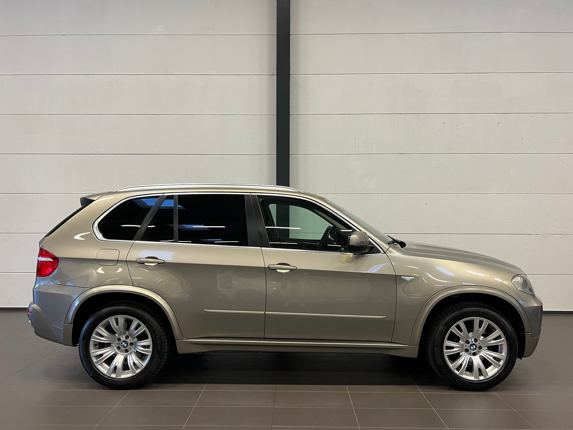 BMW X5 xDrive 48i (4.8i) Steptronic-image-8