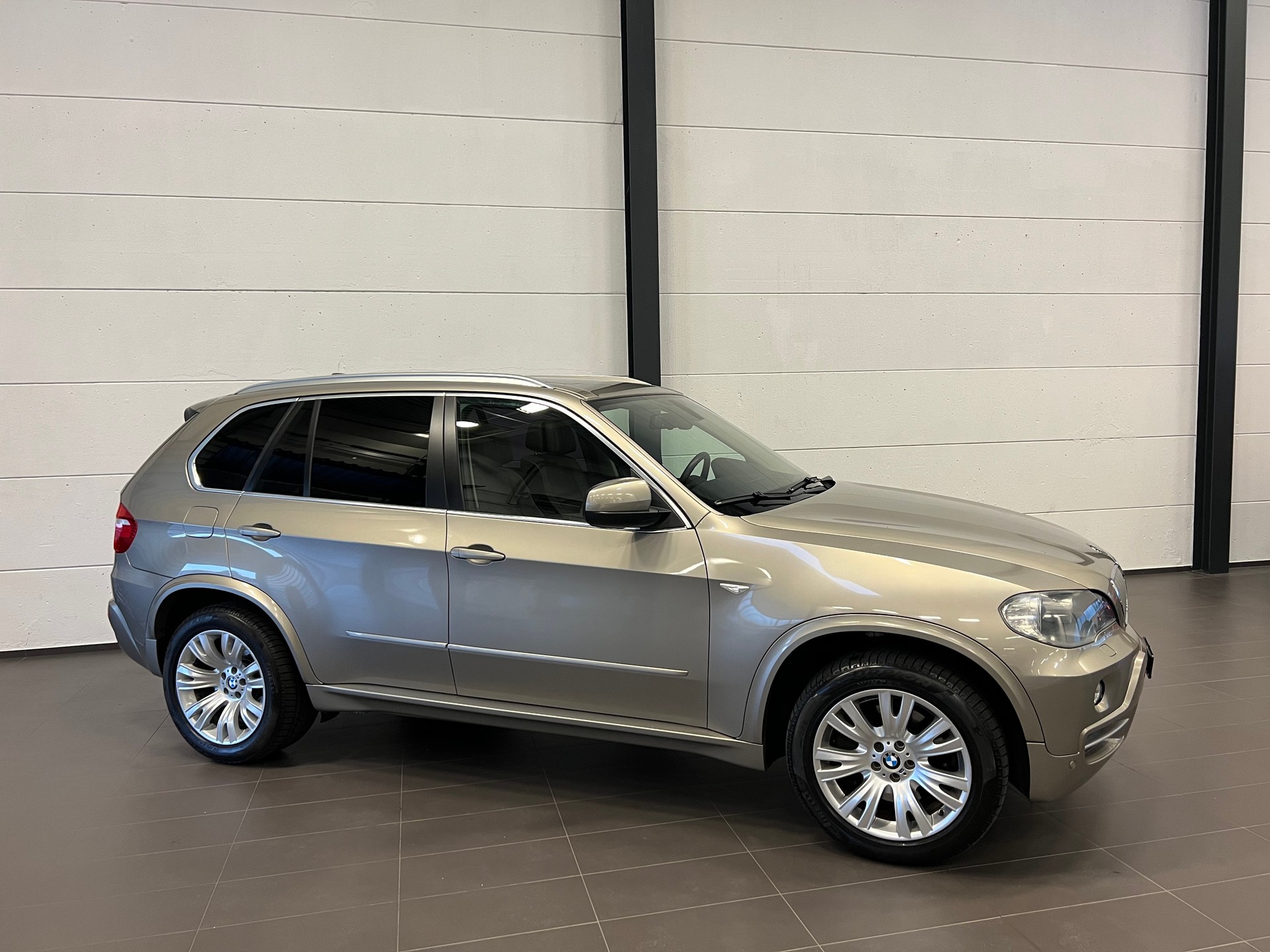 BMW X5 xDrive 48i (4.8i) Steptronic-image-5