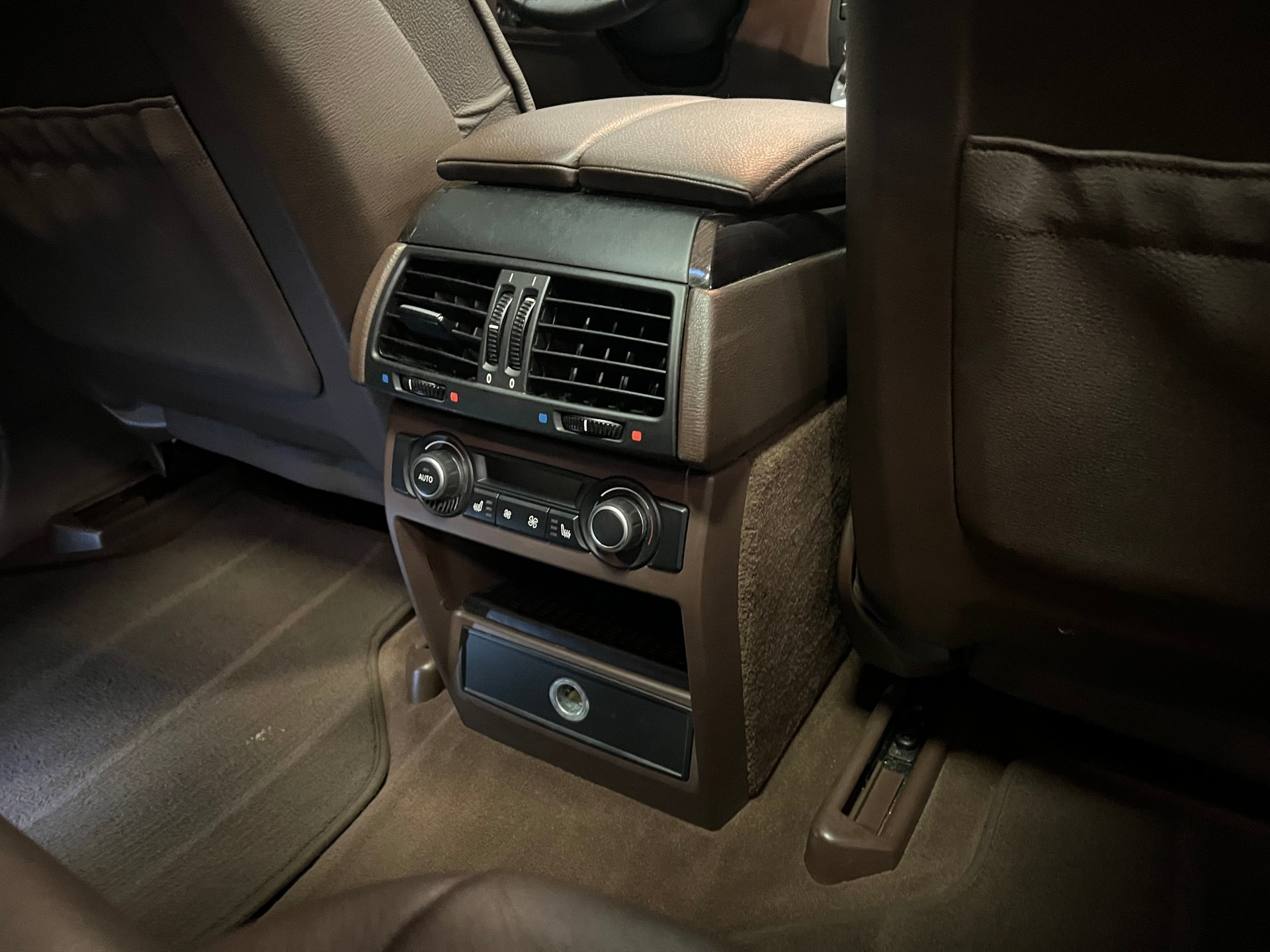 BMW X5 xDrive 48i (4.8i) Steptronic-image-30