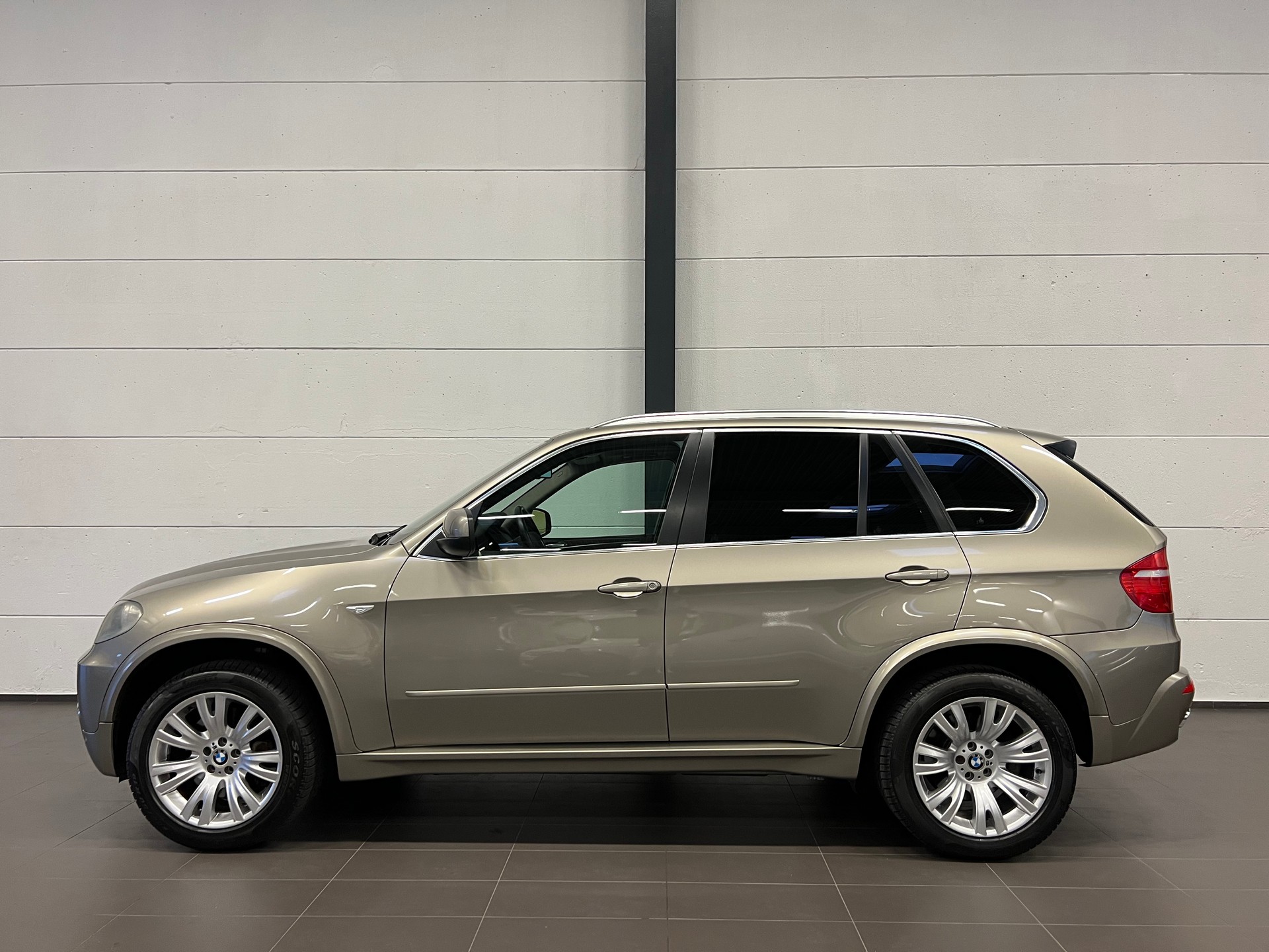 BMW X5 xDrive 48i (4.8i) Steptronic-image-7