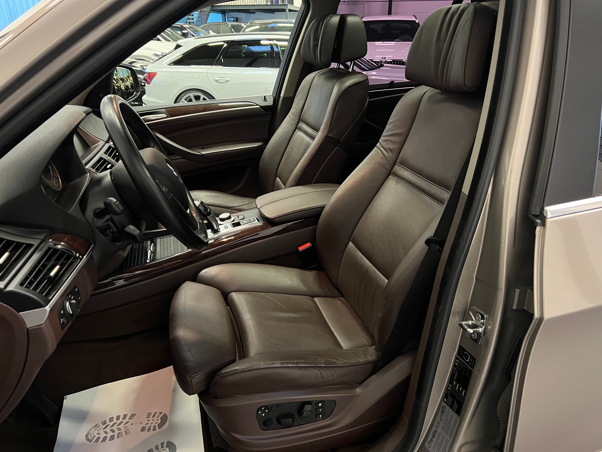 BMW X5 xDrive 48i (4.8i) Steptronic-image-17