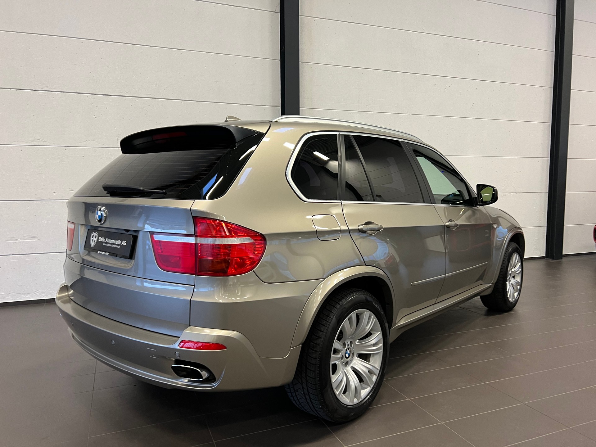 BMW X5 xDrive 48i (4.8i) Steptronic-image-10