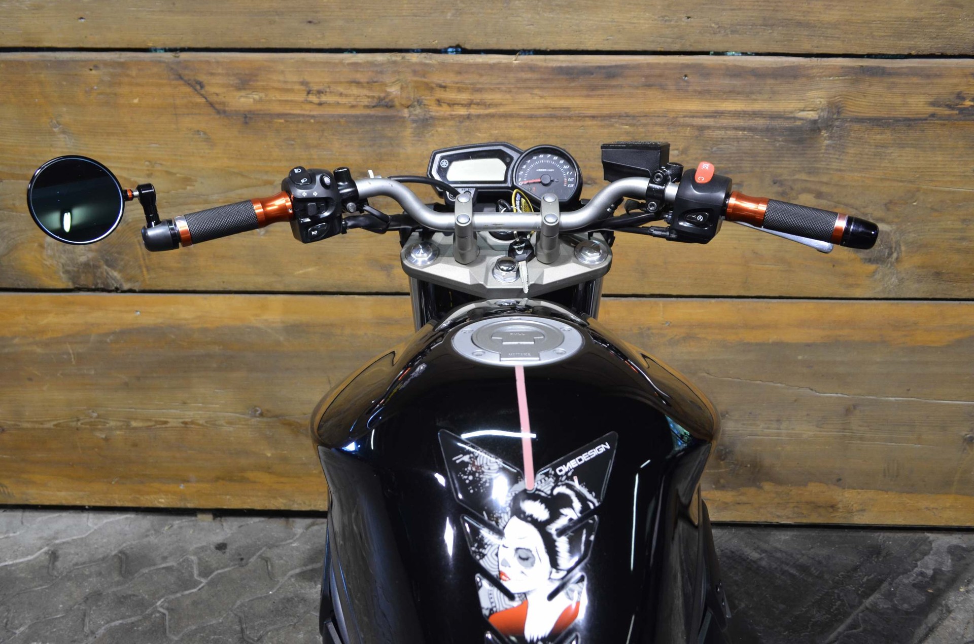 YAMAHA XJ6 N-showroom-element-2