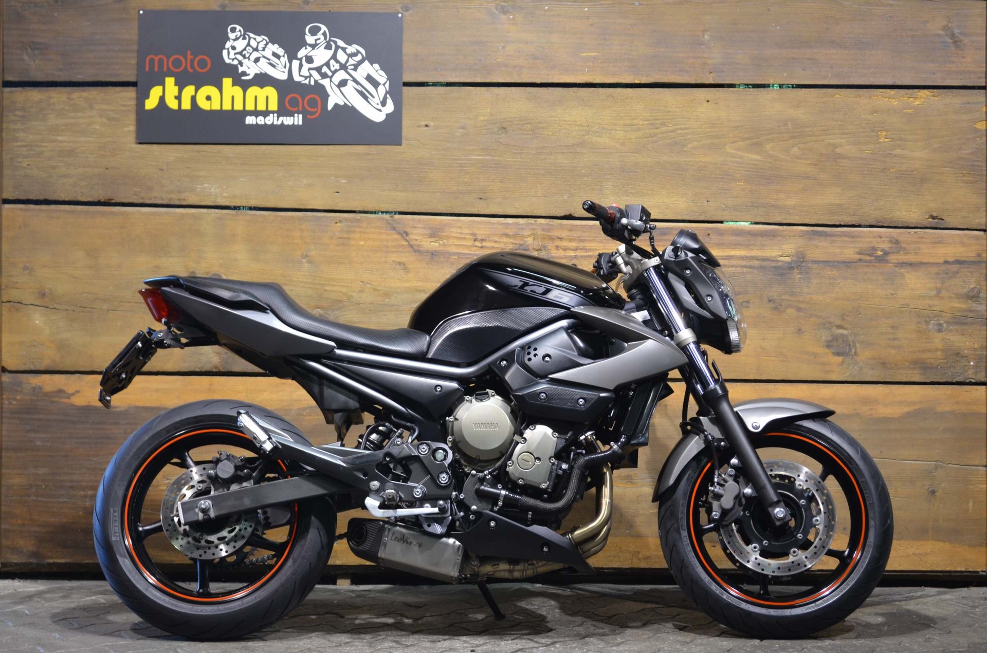 YAMAHA XJ6 N-showroom-element-1