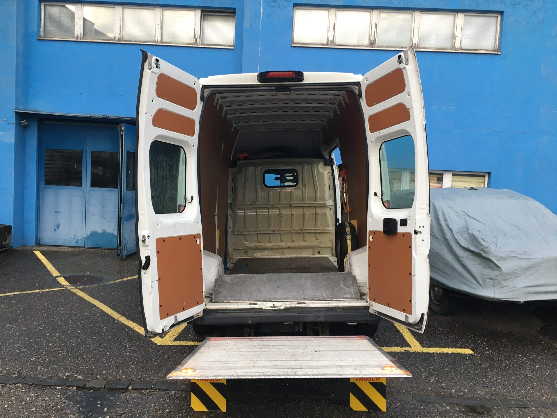 PEUGEOT Boxer 2.0 HDI 335 Active L3H3-image-4