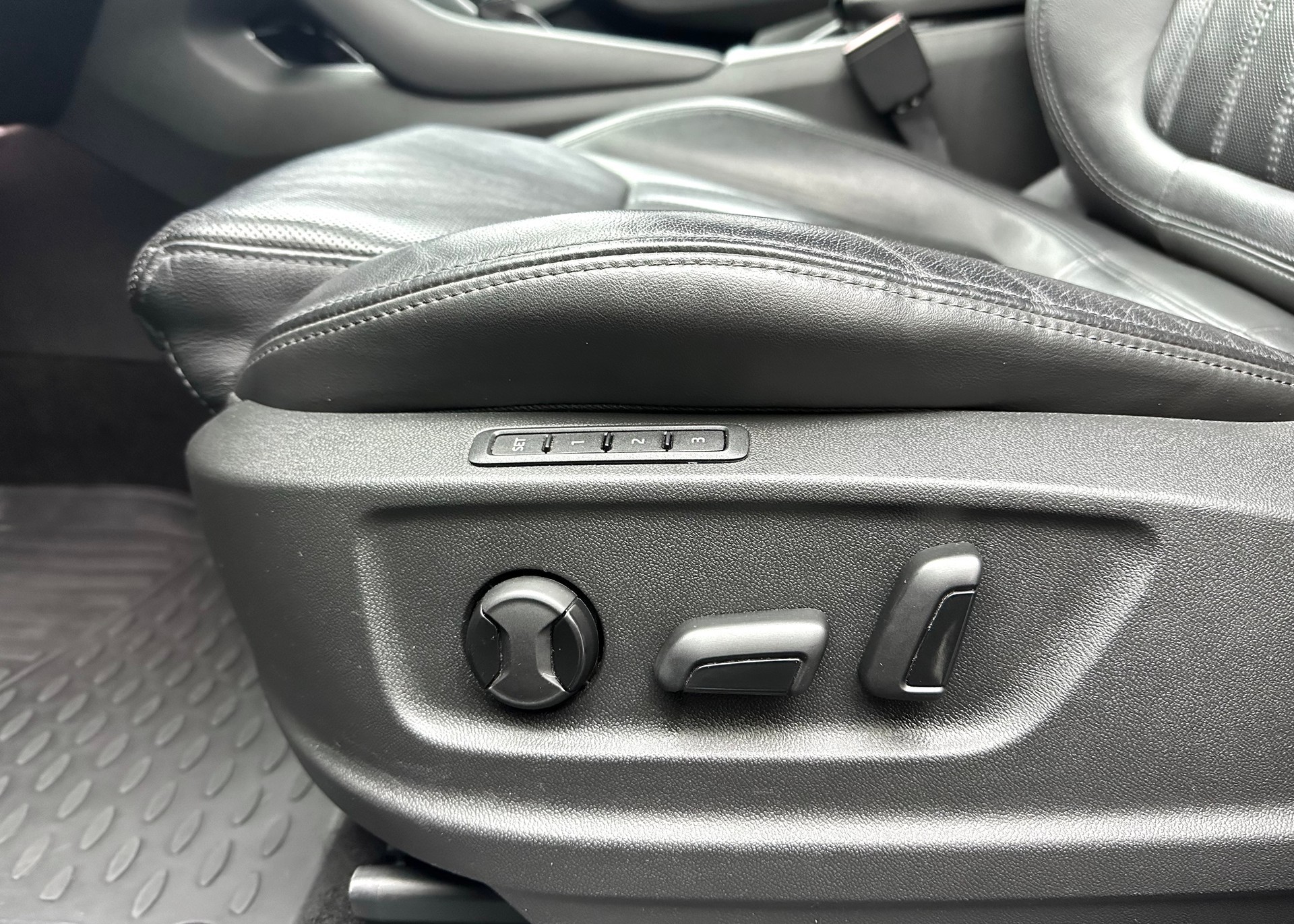 SKODA Kodiaq 2.0 TDI SCR L&K 4x4 DSG 7-Plätzer-image-16