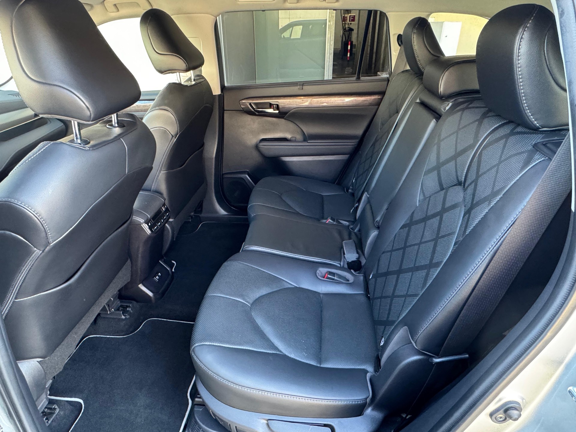 TOYOTA Highlander 2.5 HSD Premium e-CVT-image-12