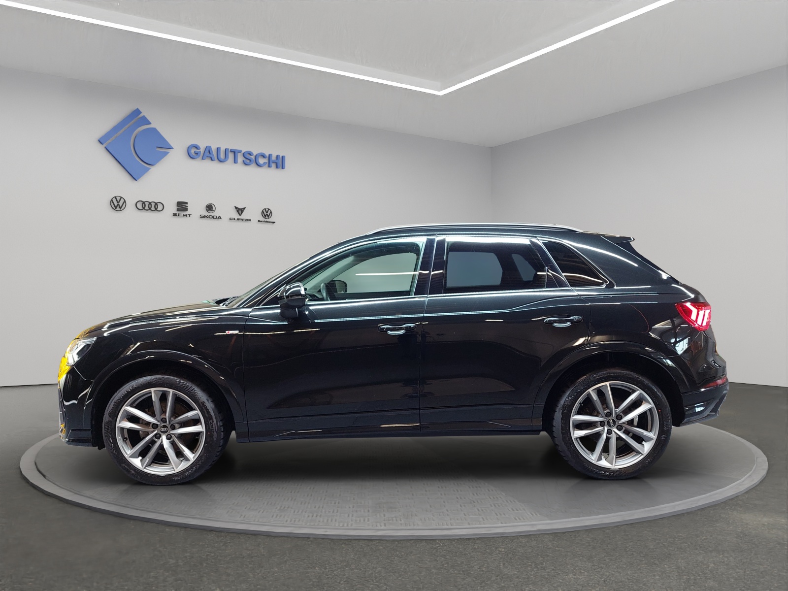 AUDI Q3 35 TDI S line quattro S-tronic-image-1