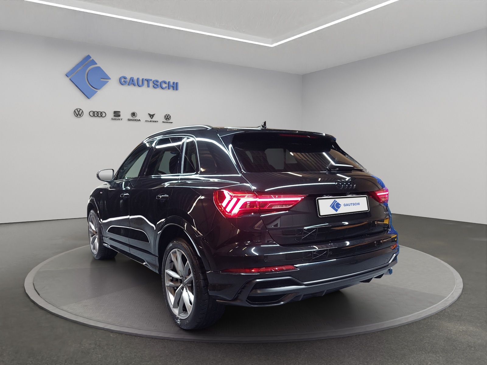 AUDI Q3 35 TDI S line quattro S-tronic-image-2