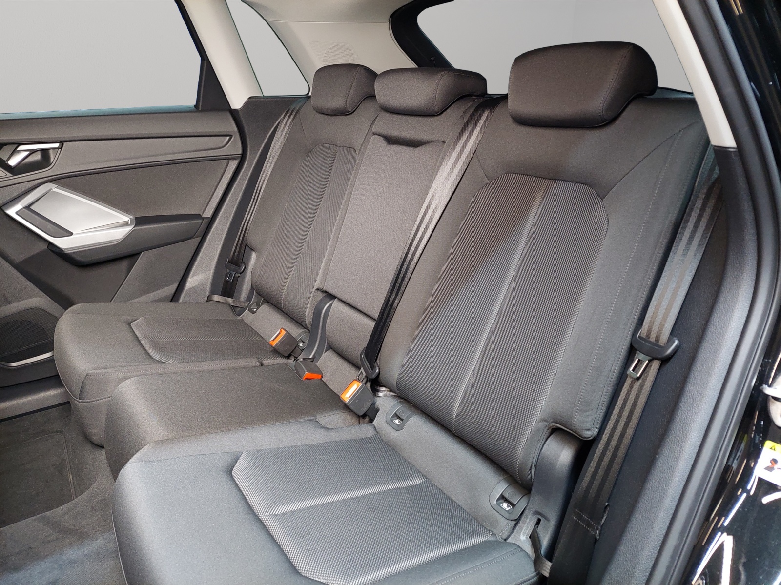 AUDI Q3 35 TDI S line quattro S-tronic-image-7