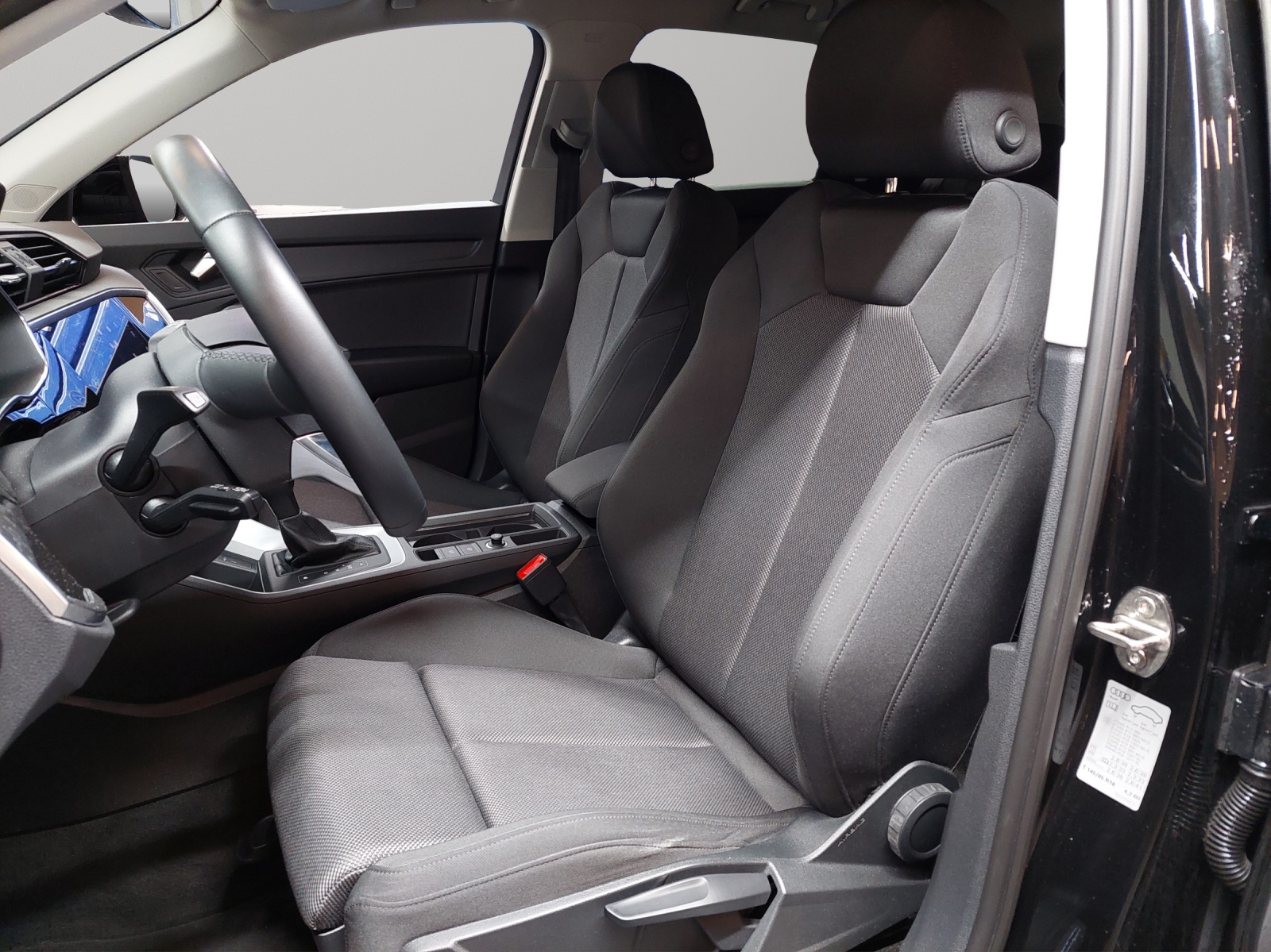 AUDI Q3 35 TDI S line quattro S-tronic-image-5