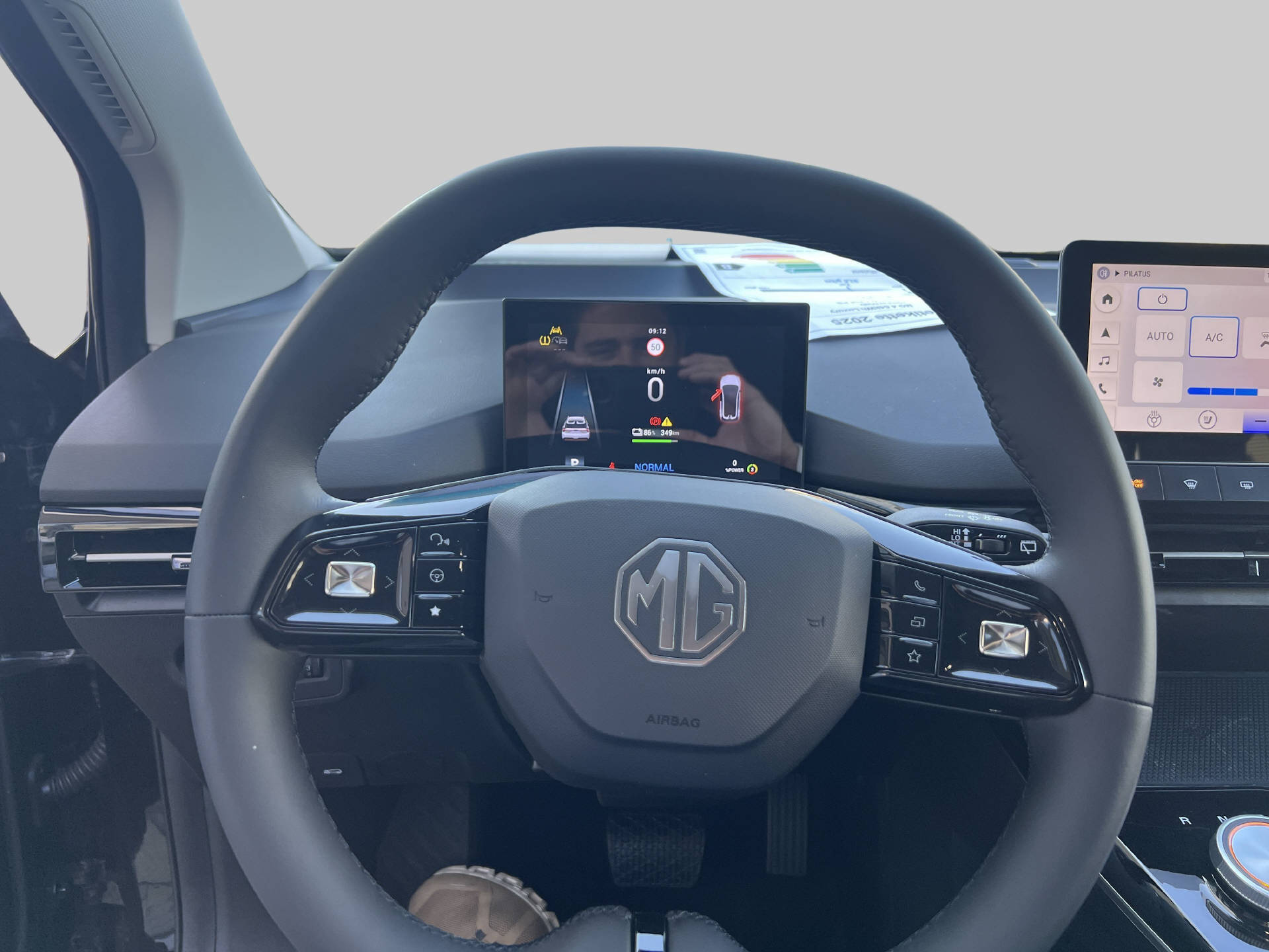 MG 4 64kWh Luxury-image-6