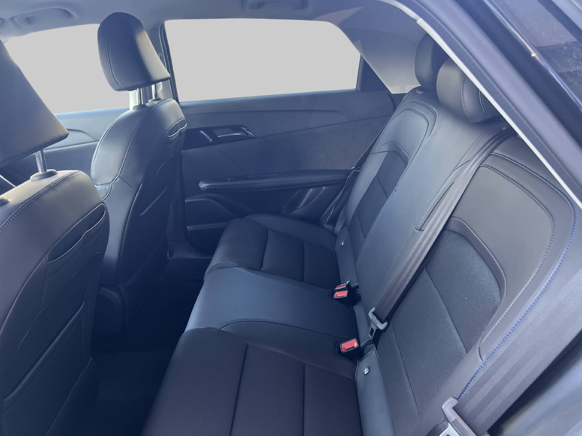 MG 4 64kWh Luxury-image-8
