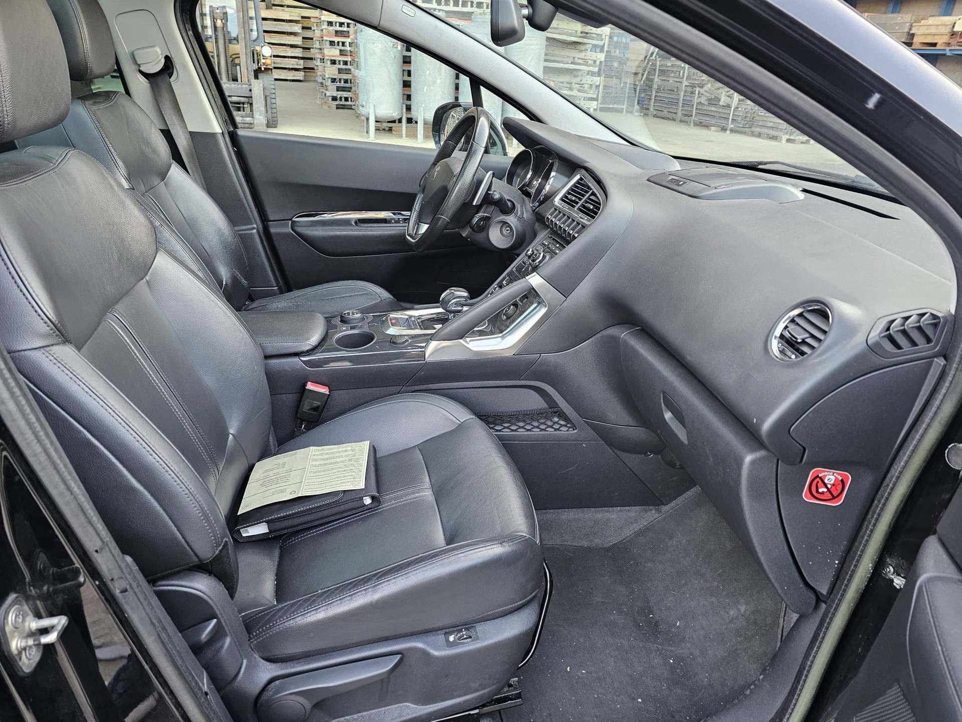 PEUGEOT 3008 HYbrid4 2.0 HDI EGS6-image-9
