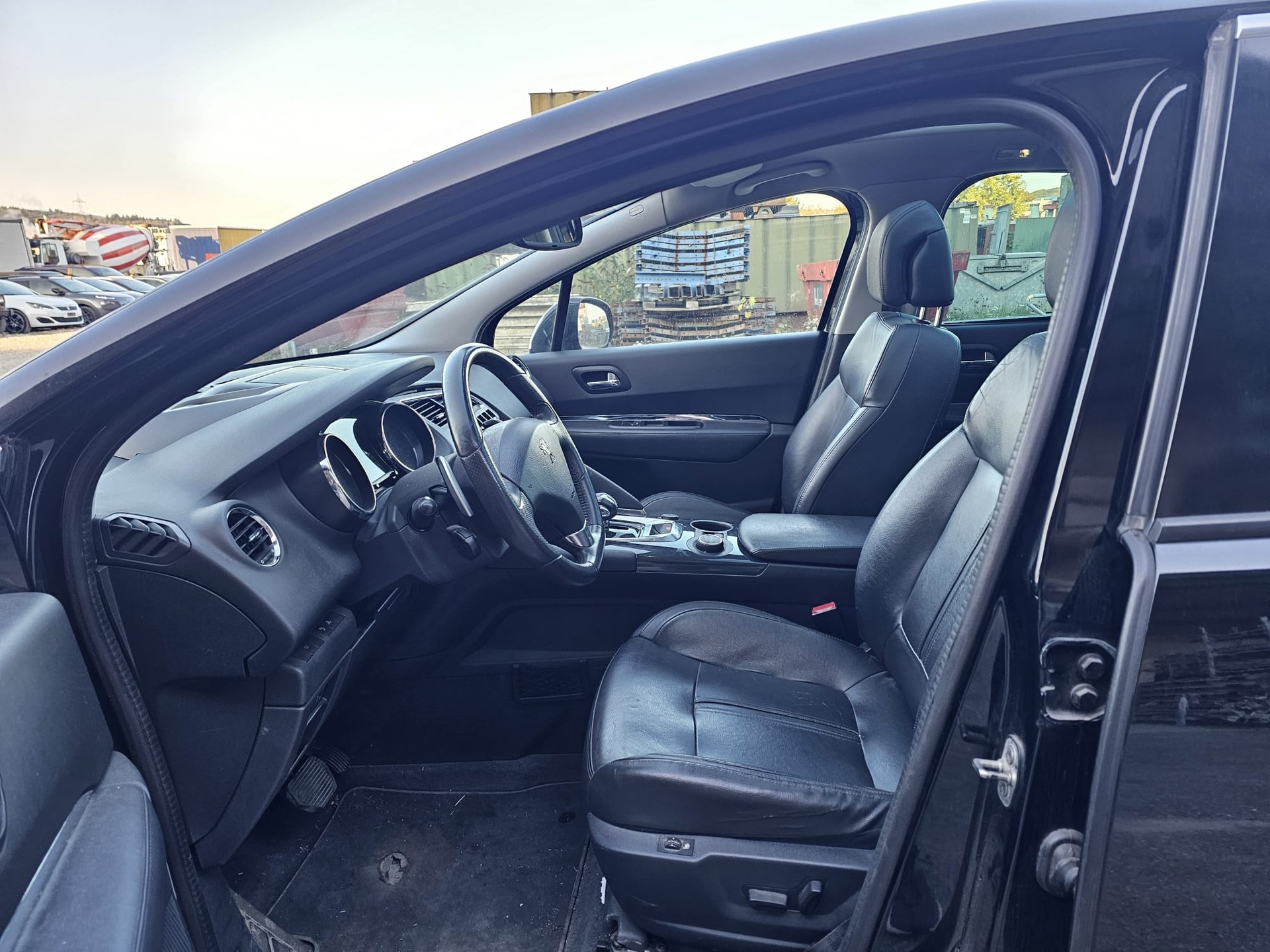 PEUGEOT 3008 HYbrid4 2.0 HDI EGS6-image-8