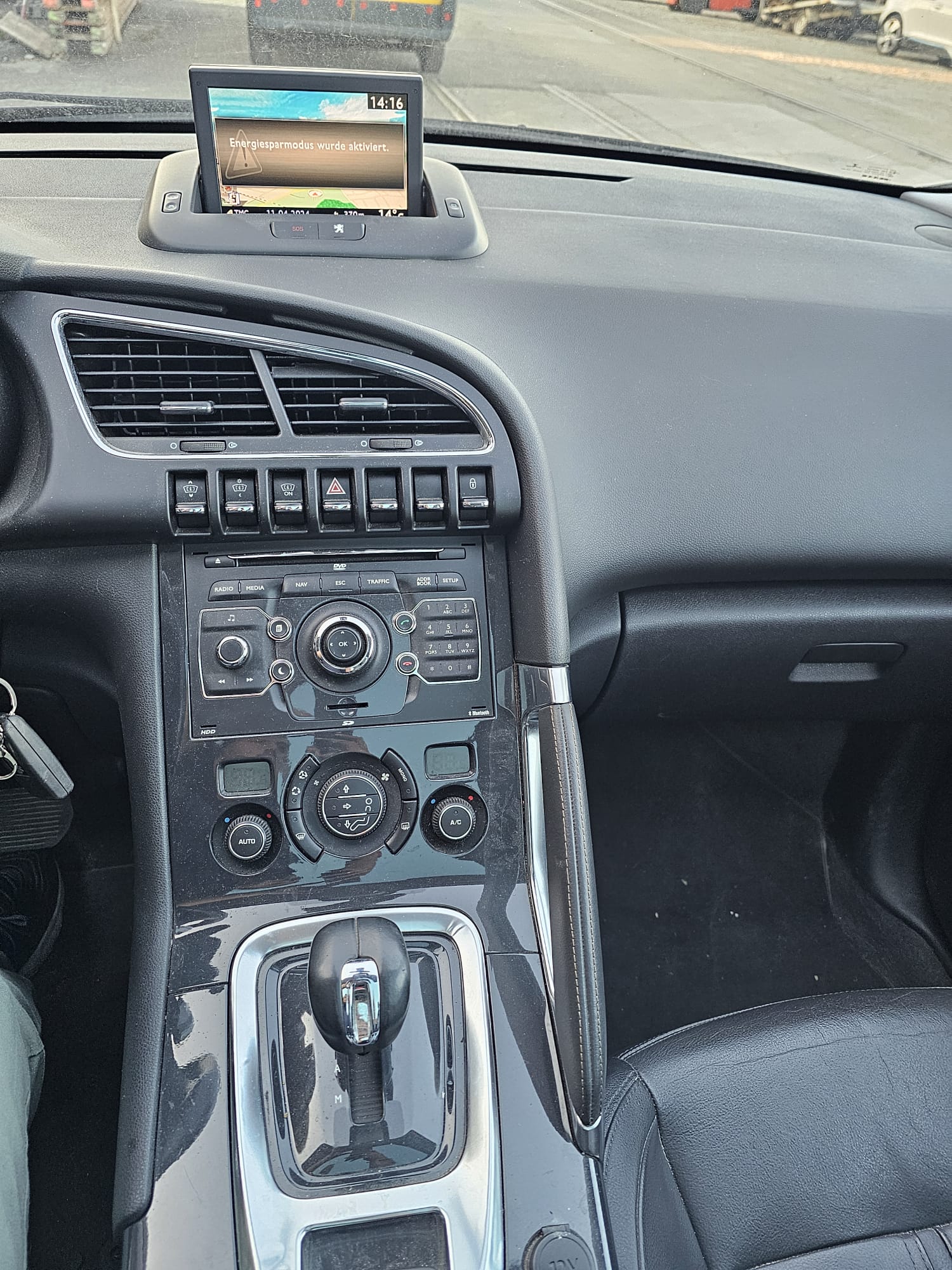 PEUGEOT 3008 HYbrid4 2.0 HDI EGS6-image-13