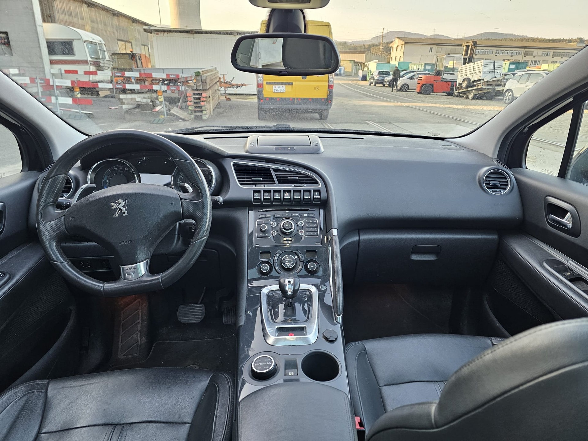PEUGEOT 3008 HYbrid4 2.0 HDI EGS6-image-7