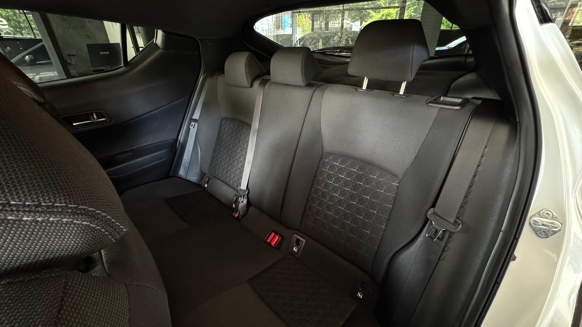 TOYOTA C-HR 1.8 HSD CVT Premium-image-13