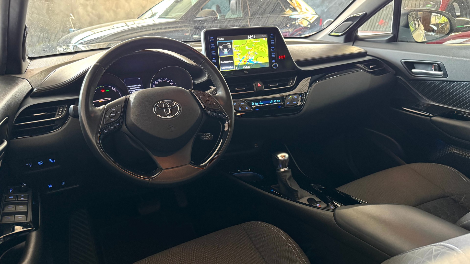 TOYOTA C-HR 1.8 HSD CVT Premium-image-9