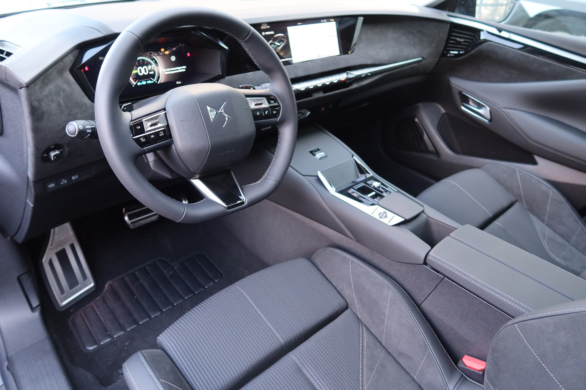 DS AUTOMOBILES DS N4 E-Tense 213 Etoile-image-6