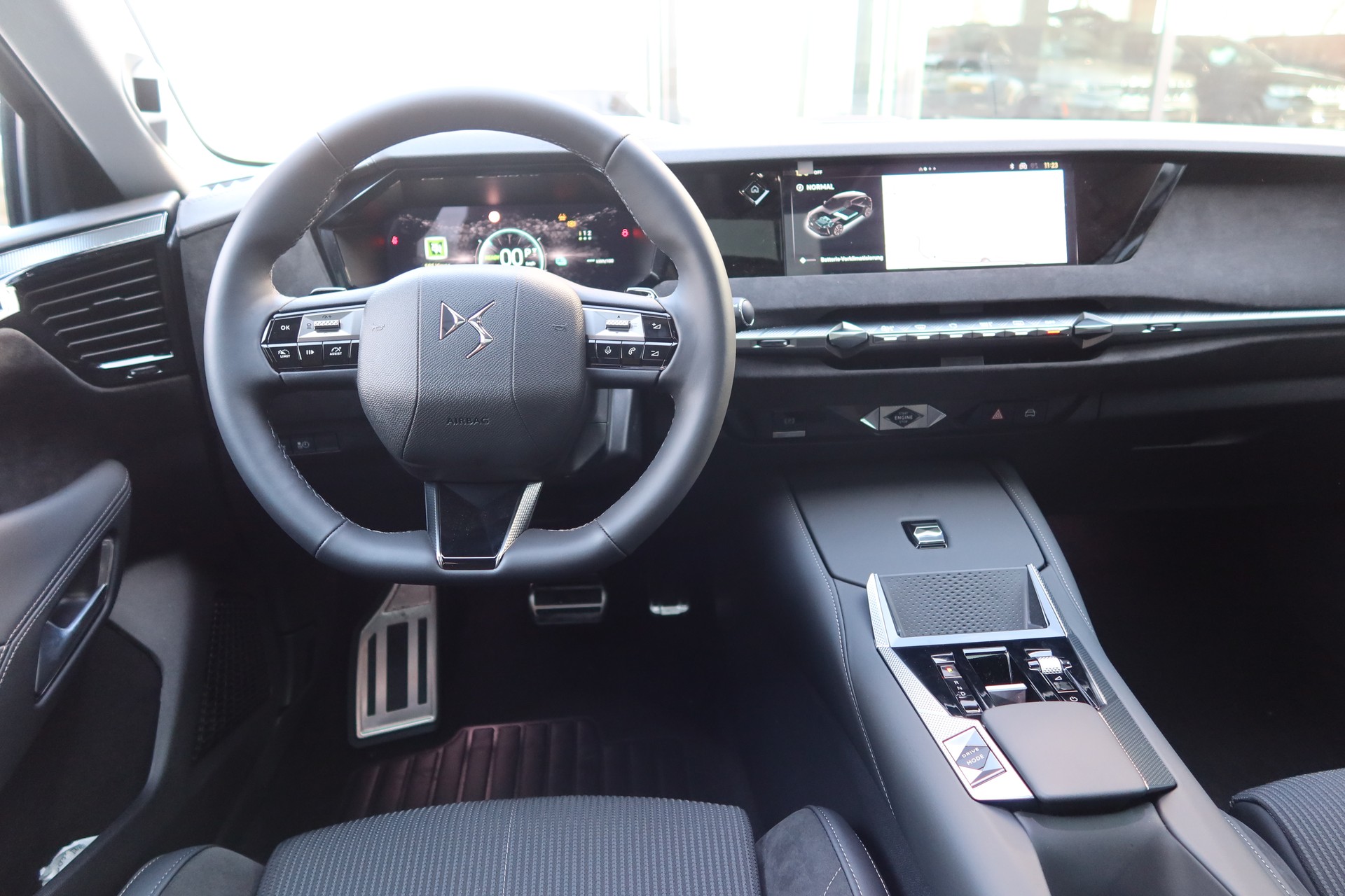 DS AUTOMOBILES DS N4 E-Tense 213 Etoile-image-8