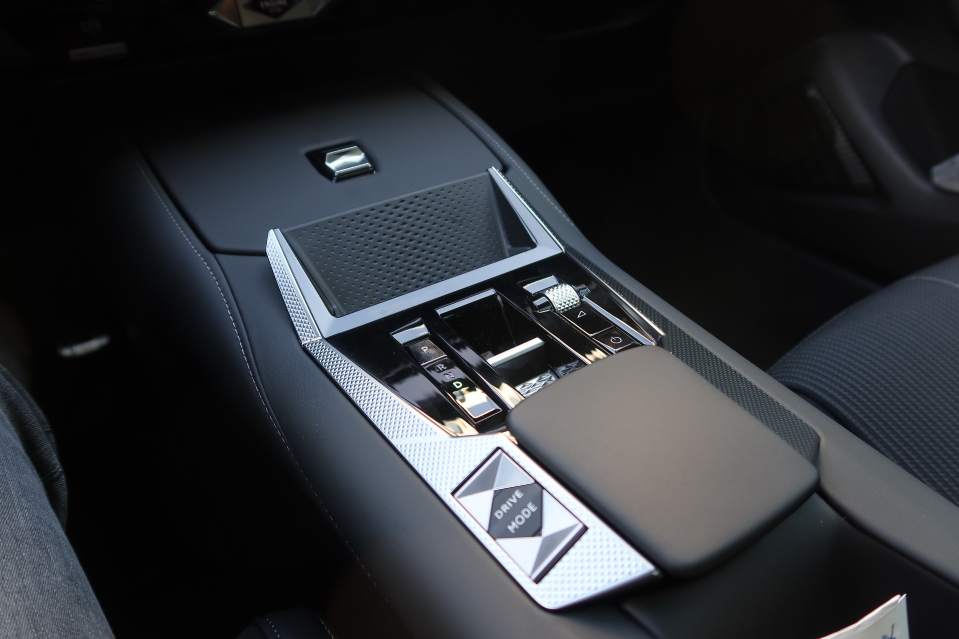 DS AUTOMOBILES DS N4 E-Tense 213 Etoile-image-9