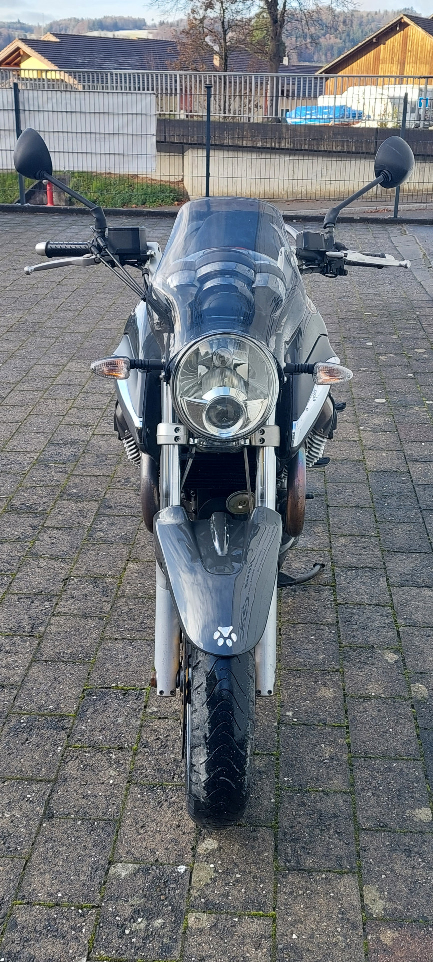 MOTO GUZZI Breva 1100-showroom-element-2