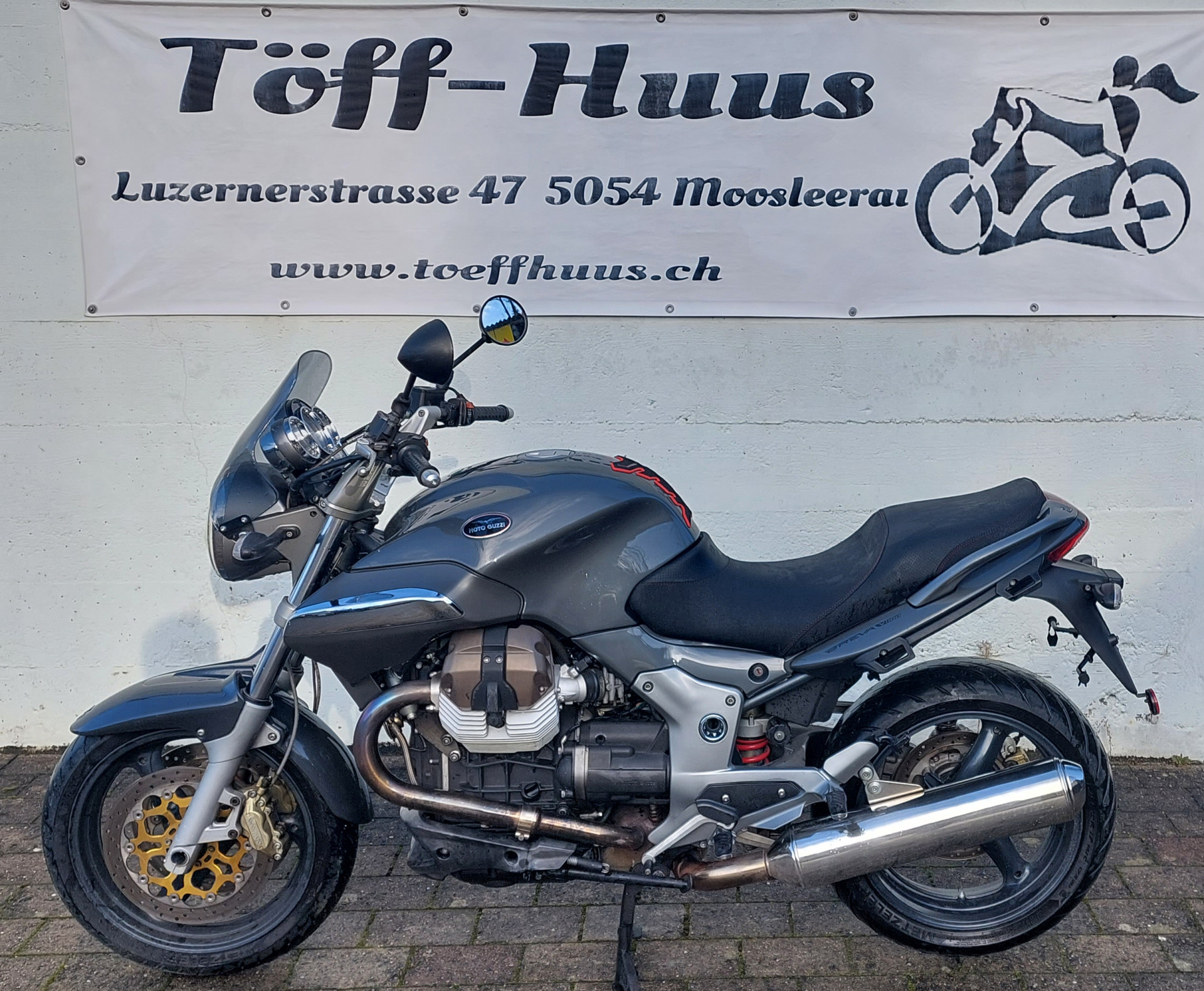 MOTO GUZZI Breva 1100-showroom-element-1