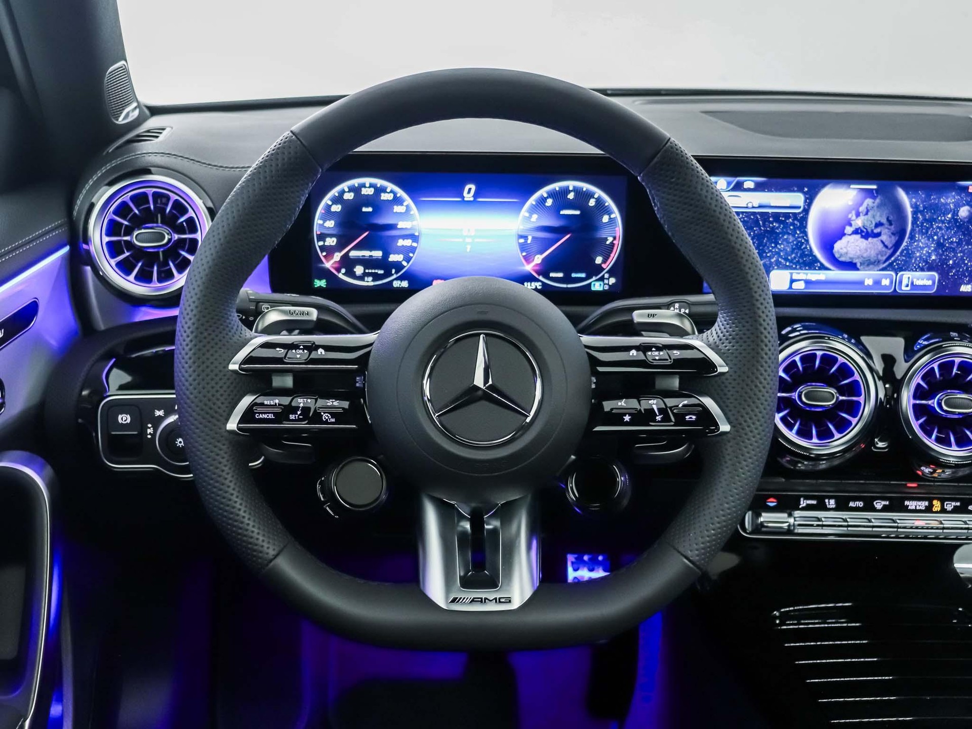 MERCEDES-BENZ A 35 AMG 4MATIC-image-10